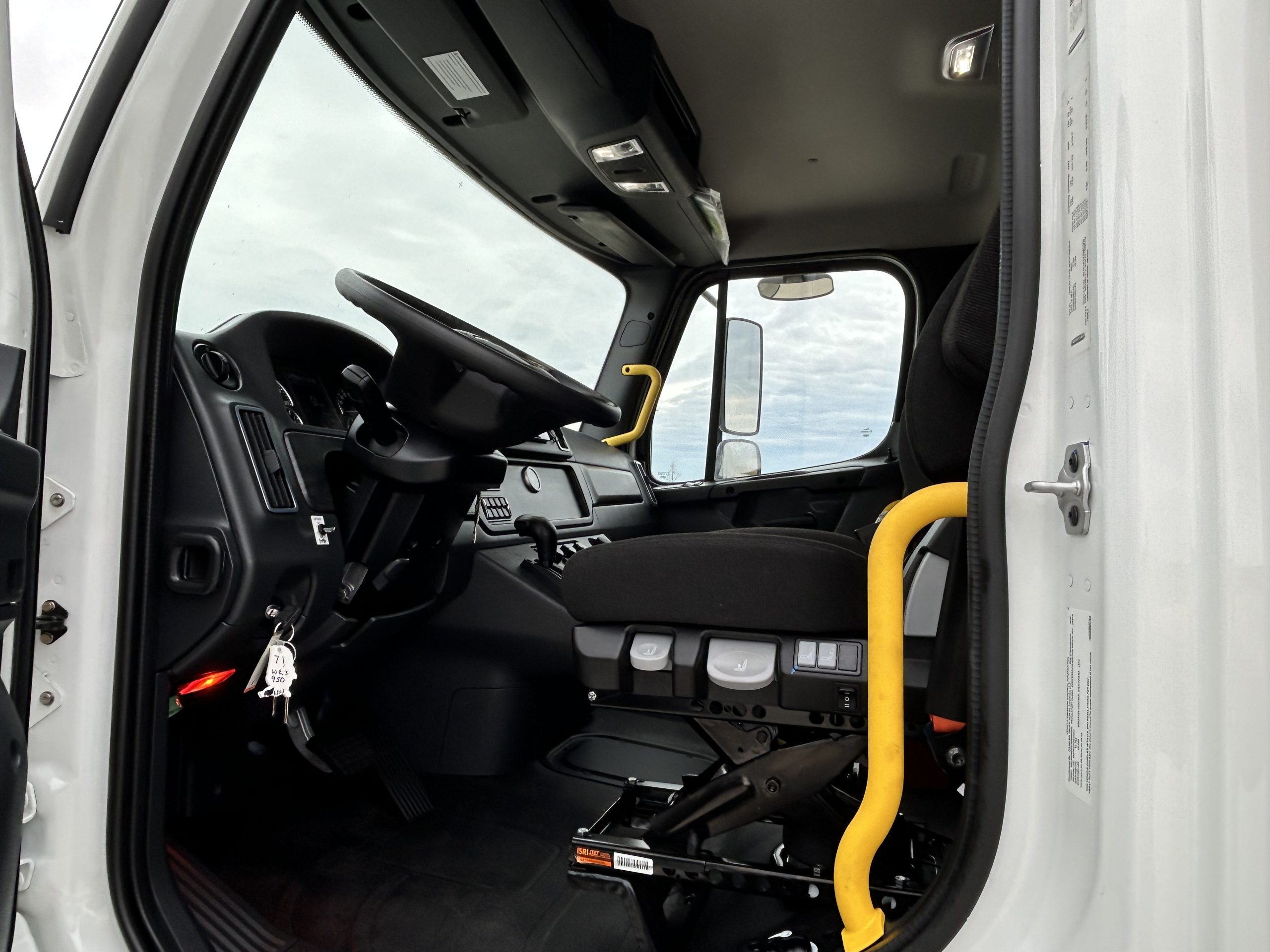 2026 Freightliner M2 106+ - image 5 of 6