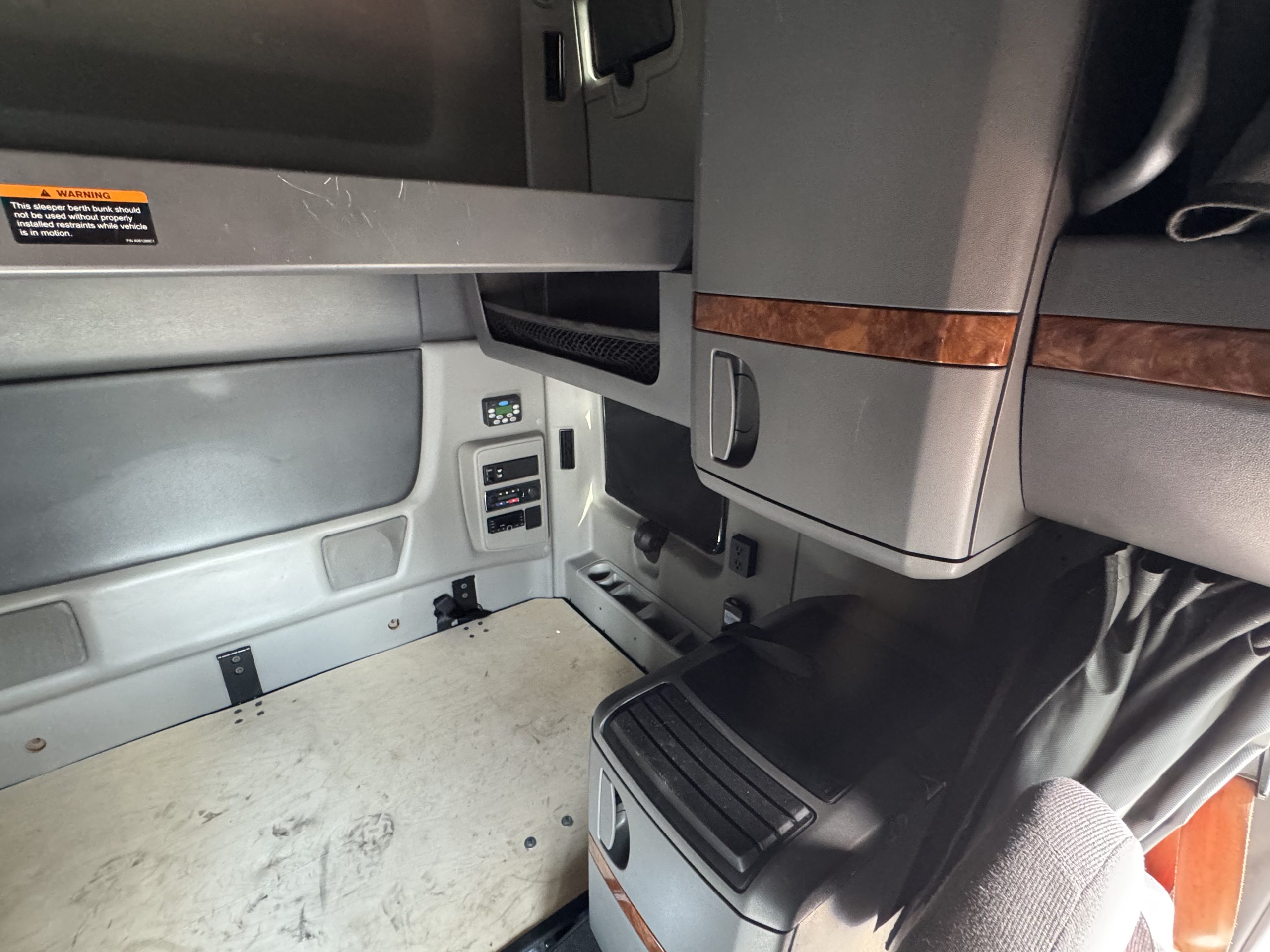 2022 International LT625 - image 6 of 6