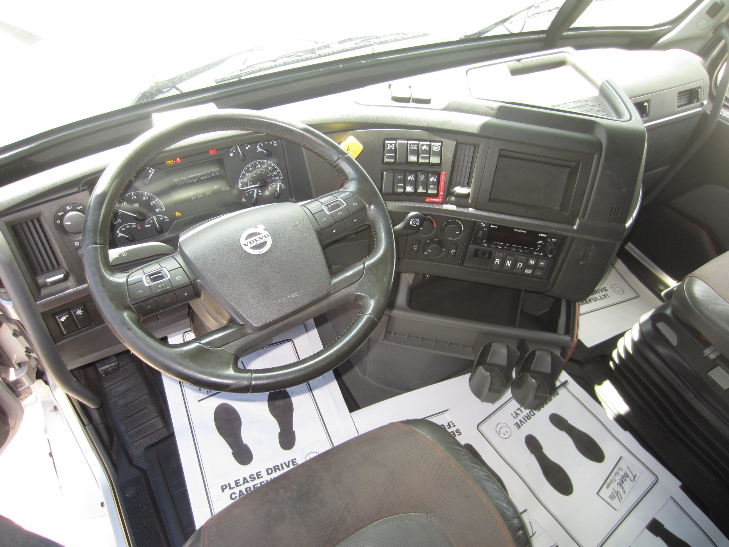 2022 Volvo VNL860 - image 5 of 6