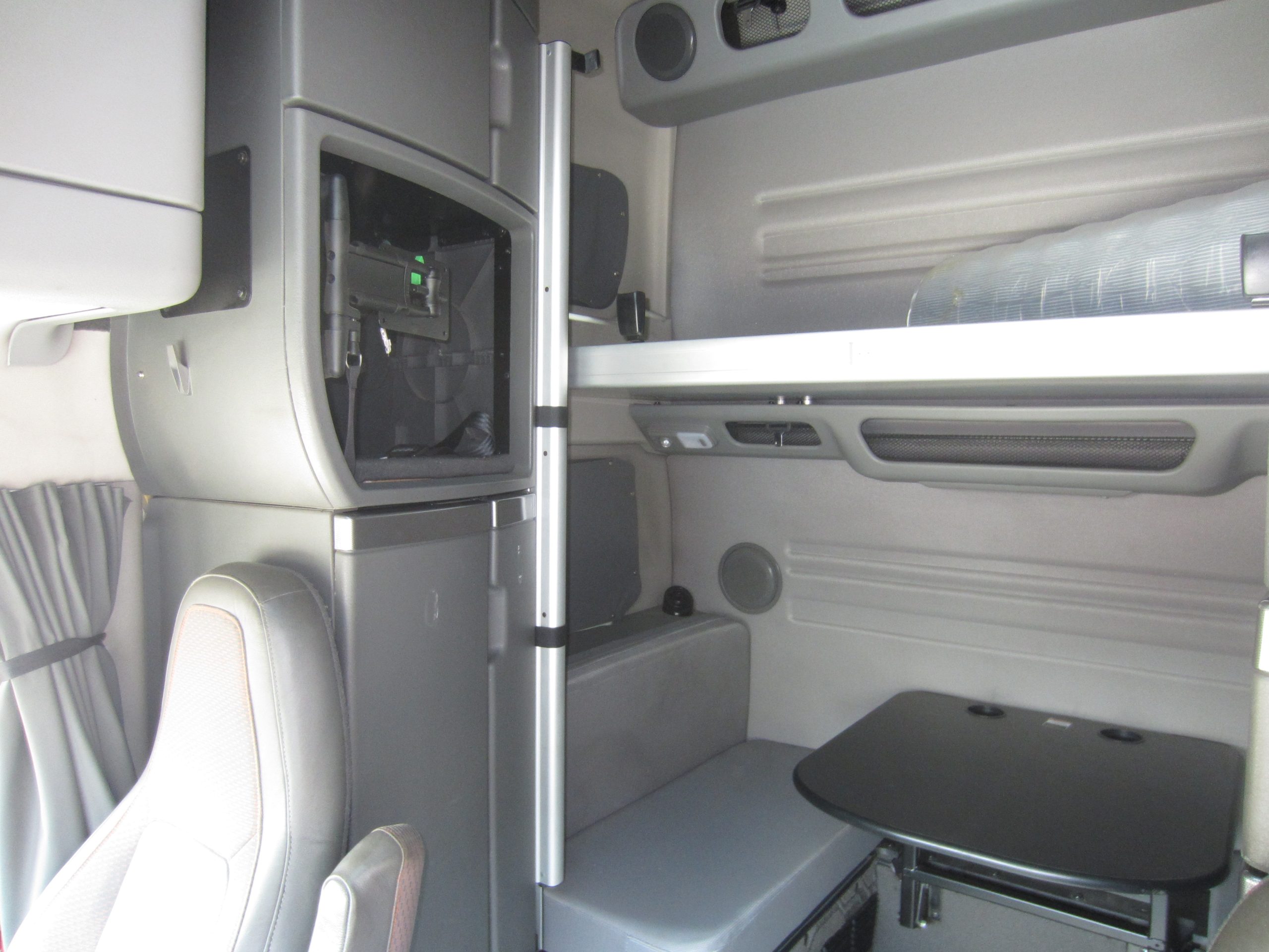 2022 Volvo VNL860 - image 6 of 6