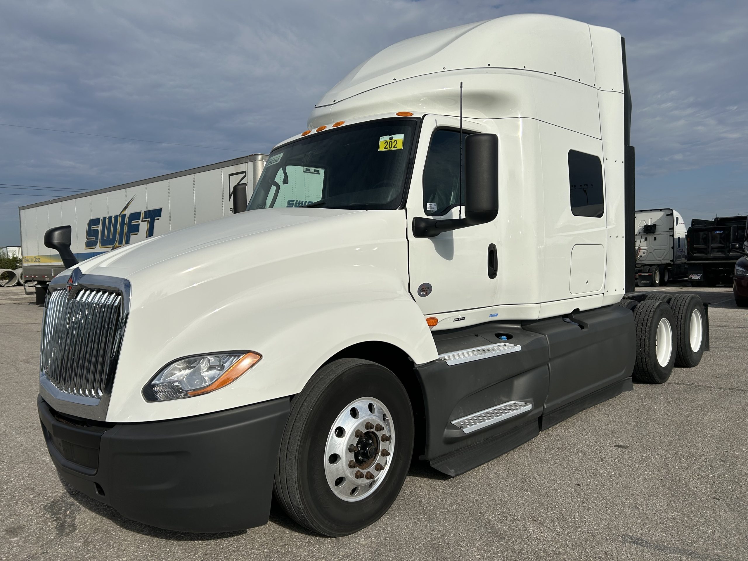2022 International LT625 2022 International LT625 - image 1 of 6
