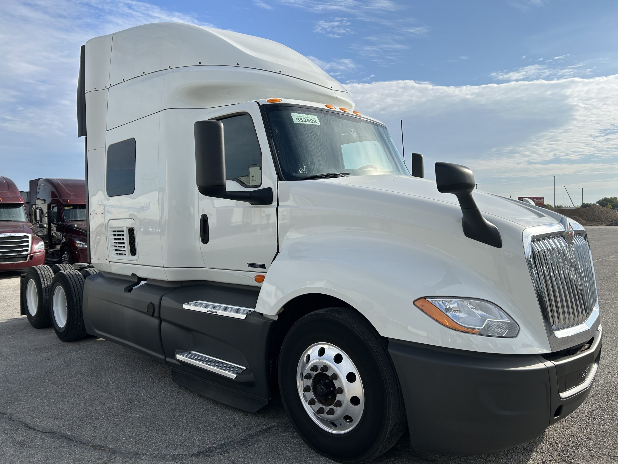 2022 International LT625 2022 International LT625 - image 3 of 6