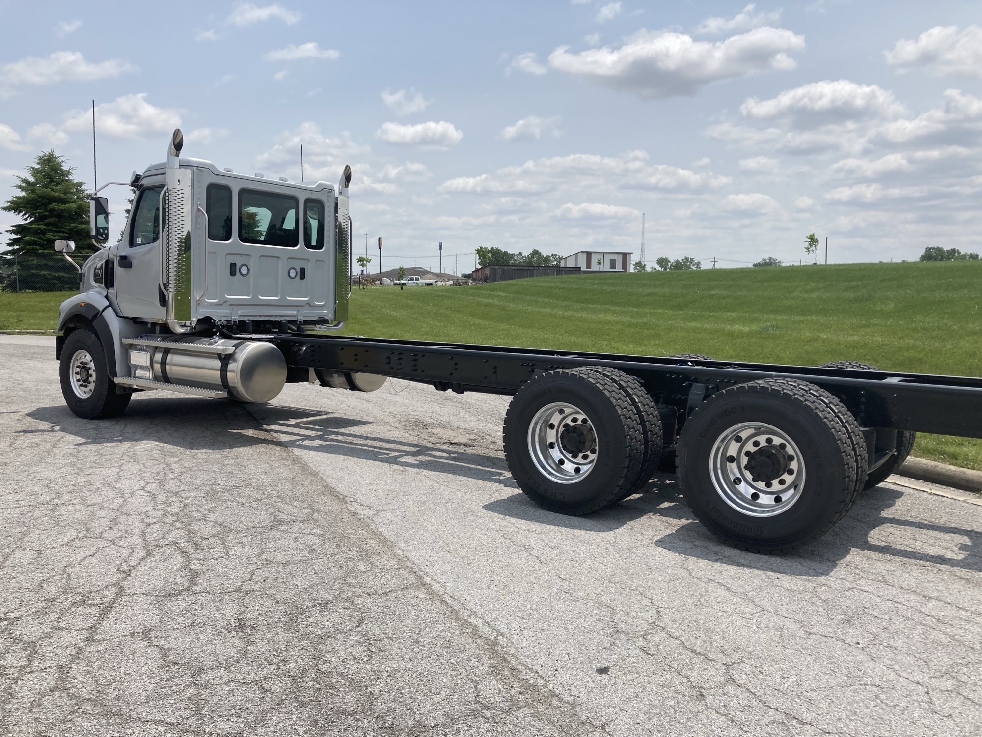 2026 Western Star 49X 2026 Western Star 49X - image 4 of 5