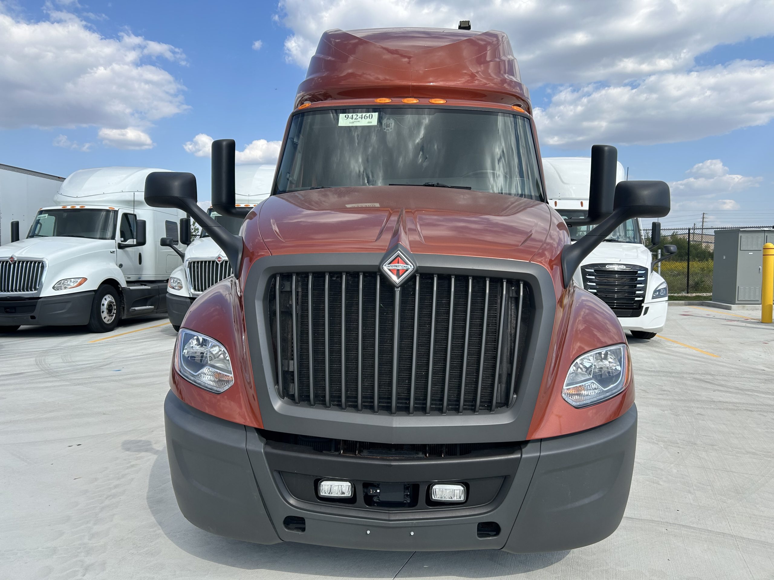 2022 International LT625 2022 International LT625 - image 2 of 6