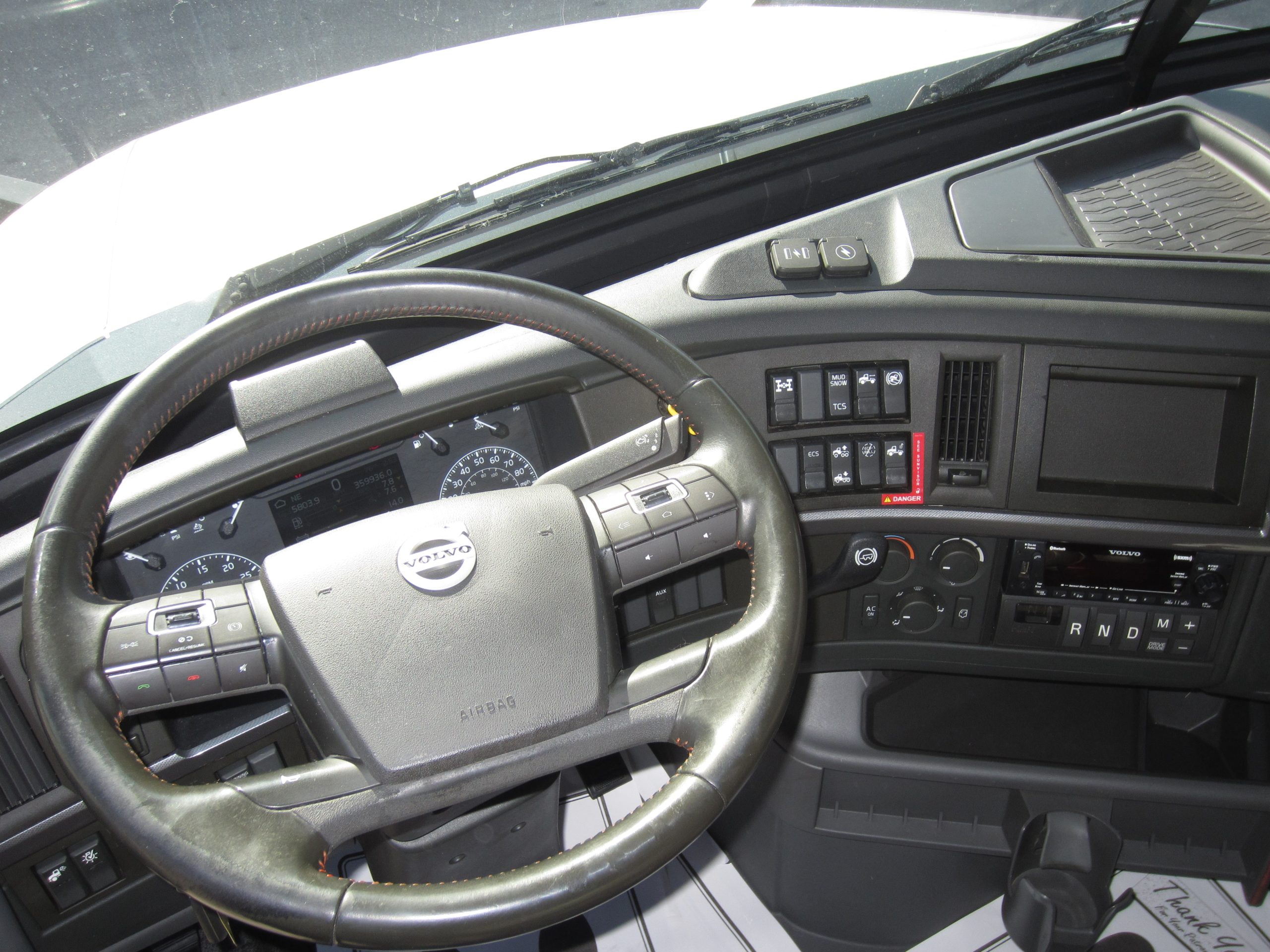 2022 Volvo VNL860 - image 5 of 6