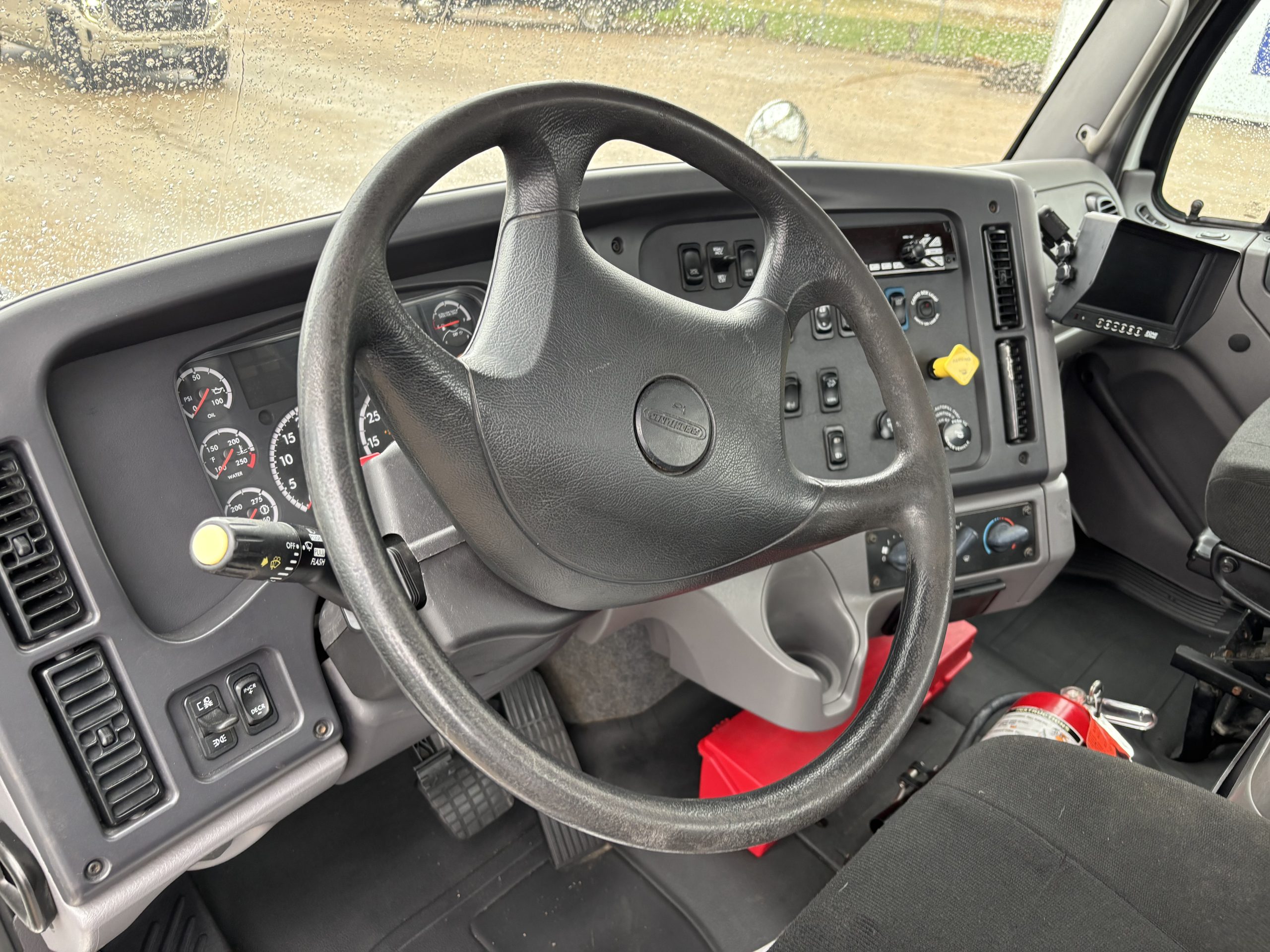 2018 Freightliner M280 - image 4 of 6