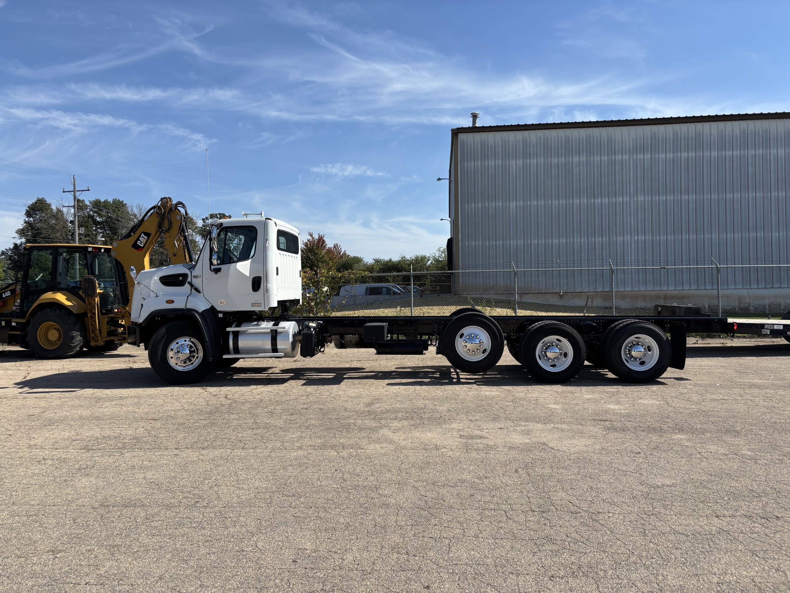 2016 Freightliner 108SD - image 5 of 6