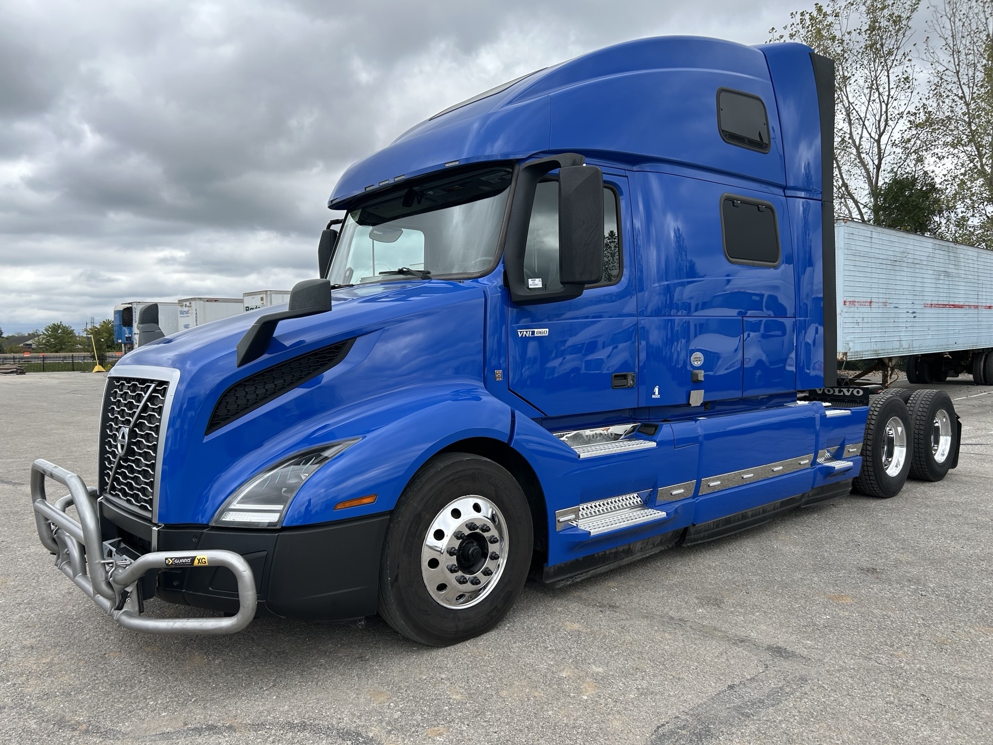 2022 Volvo VNL860 2022 Volvo VNL860 - image 1 of 6