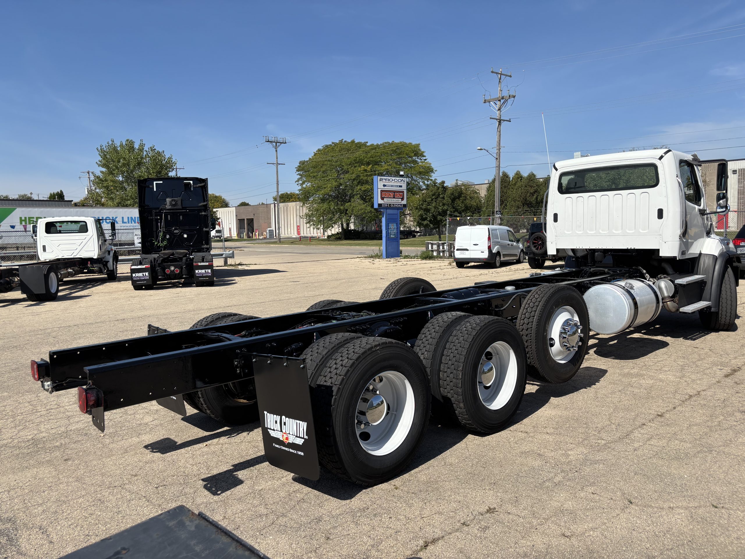 2016 Freightliner 108SD - image 6 of 6
