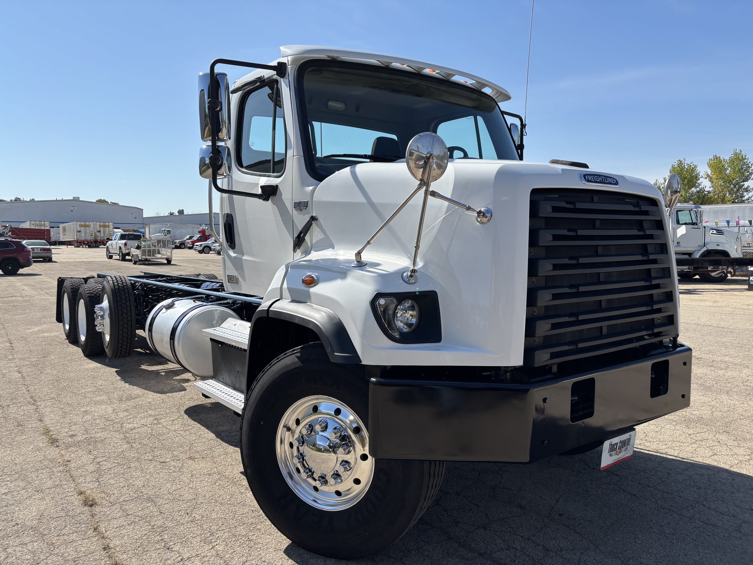 2016 Freightliner 108SD - image 3 of 6
