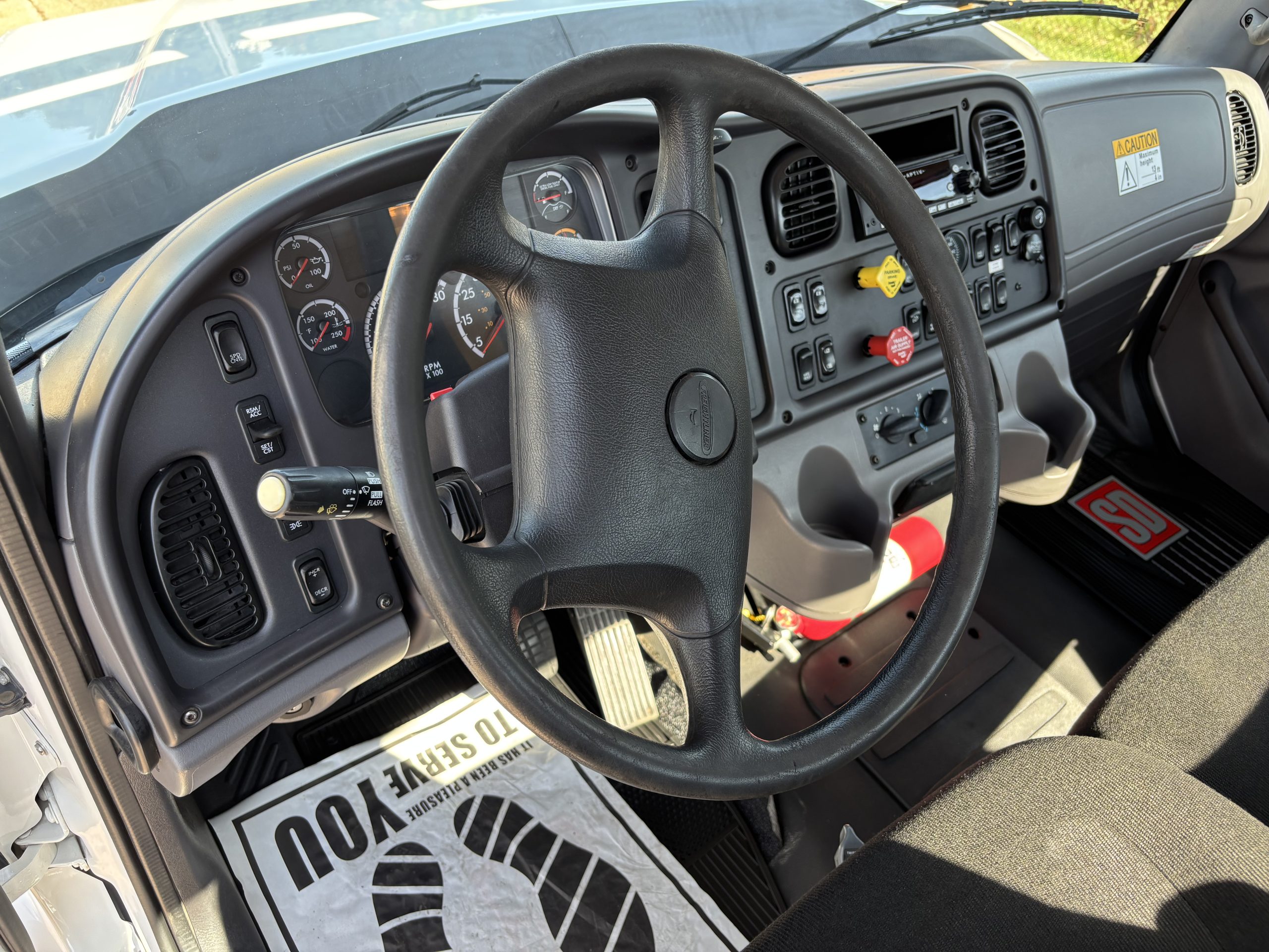 2016 Freightliner 108SD - image 4 of 6