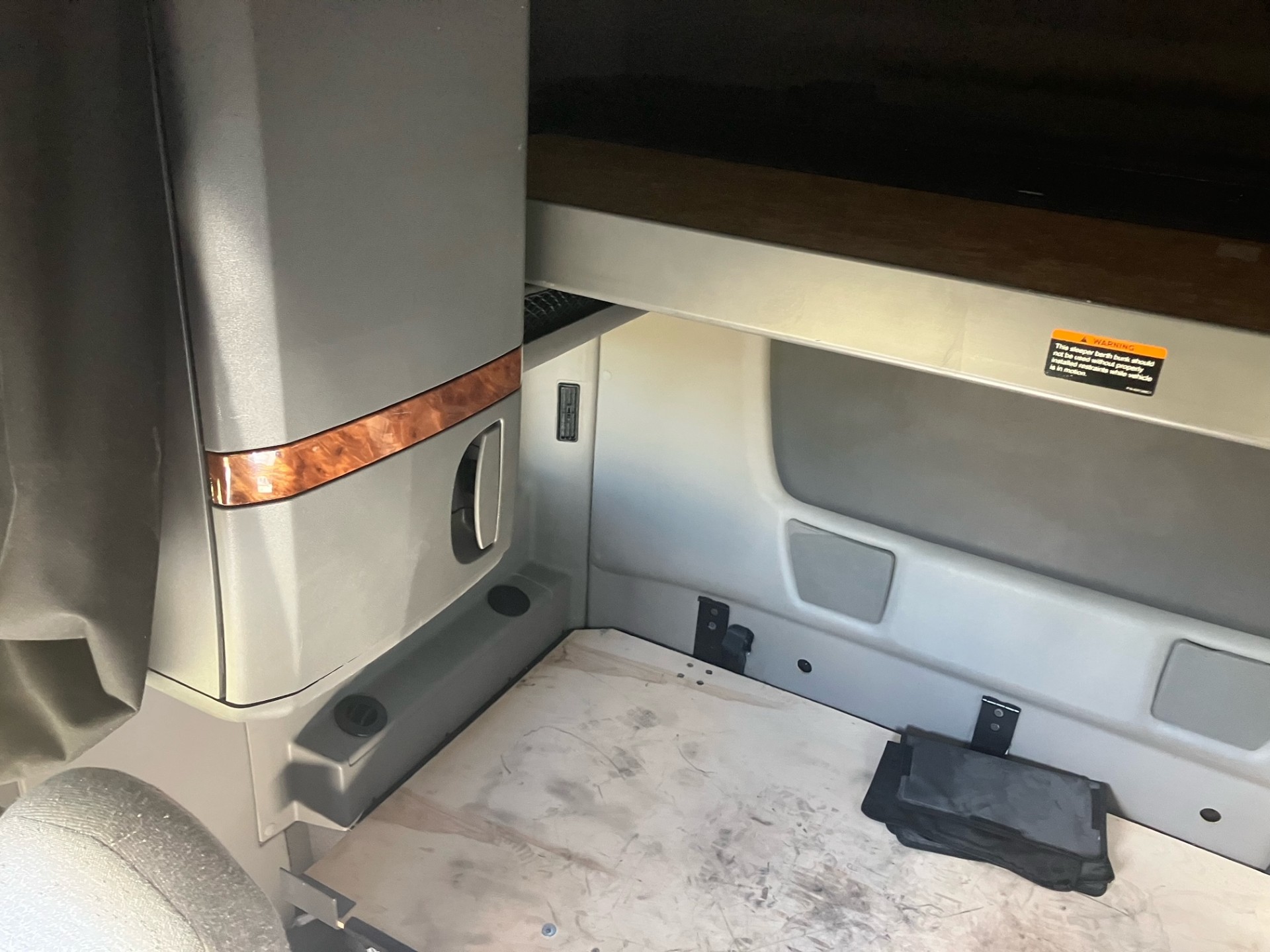 2022 International LT625 2022 International LT625 - image 2 of 6