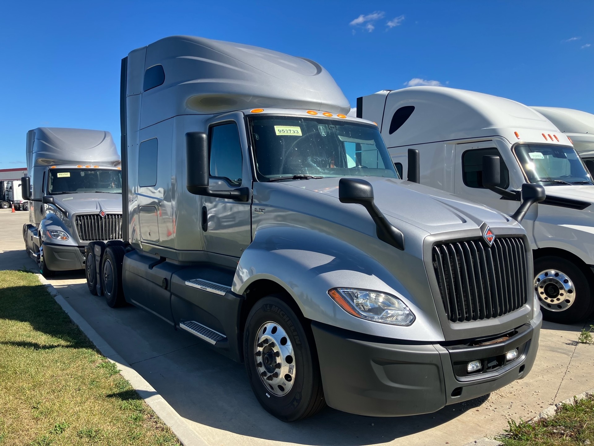 2022 International LT625 2022 International LT625 - image 4 of 6