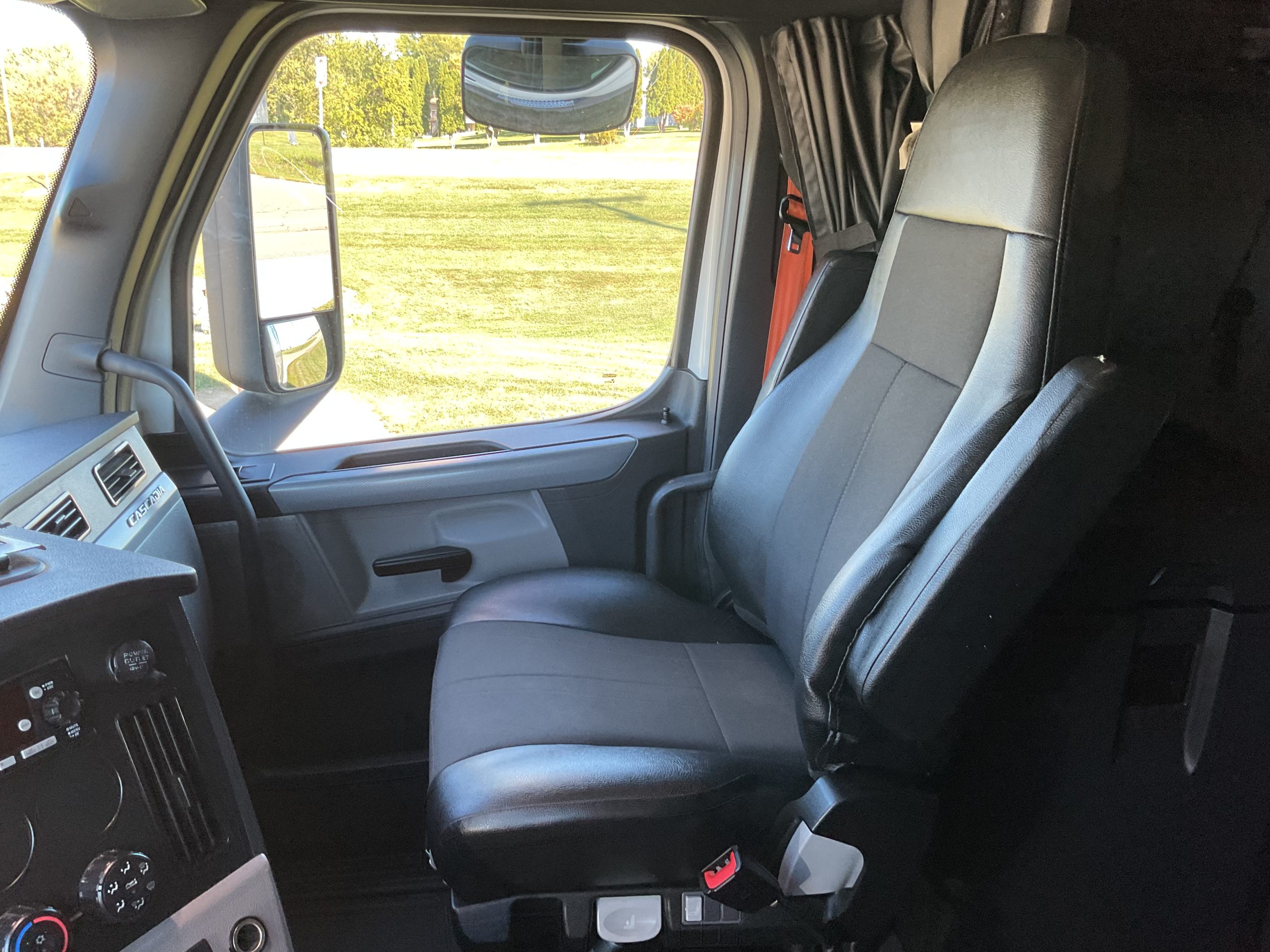 2022 Freightliner PT126 2022 Freightliner PT126 - image 6 of 6