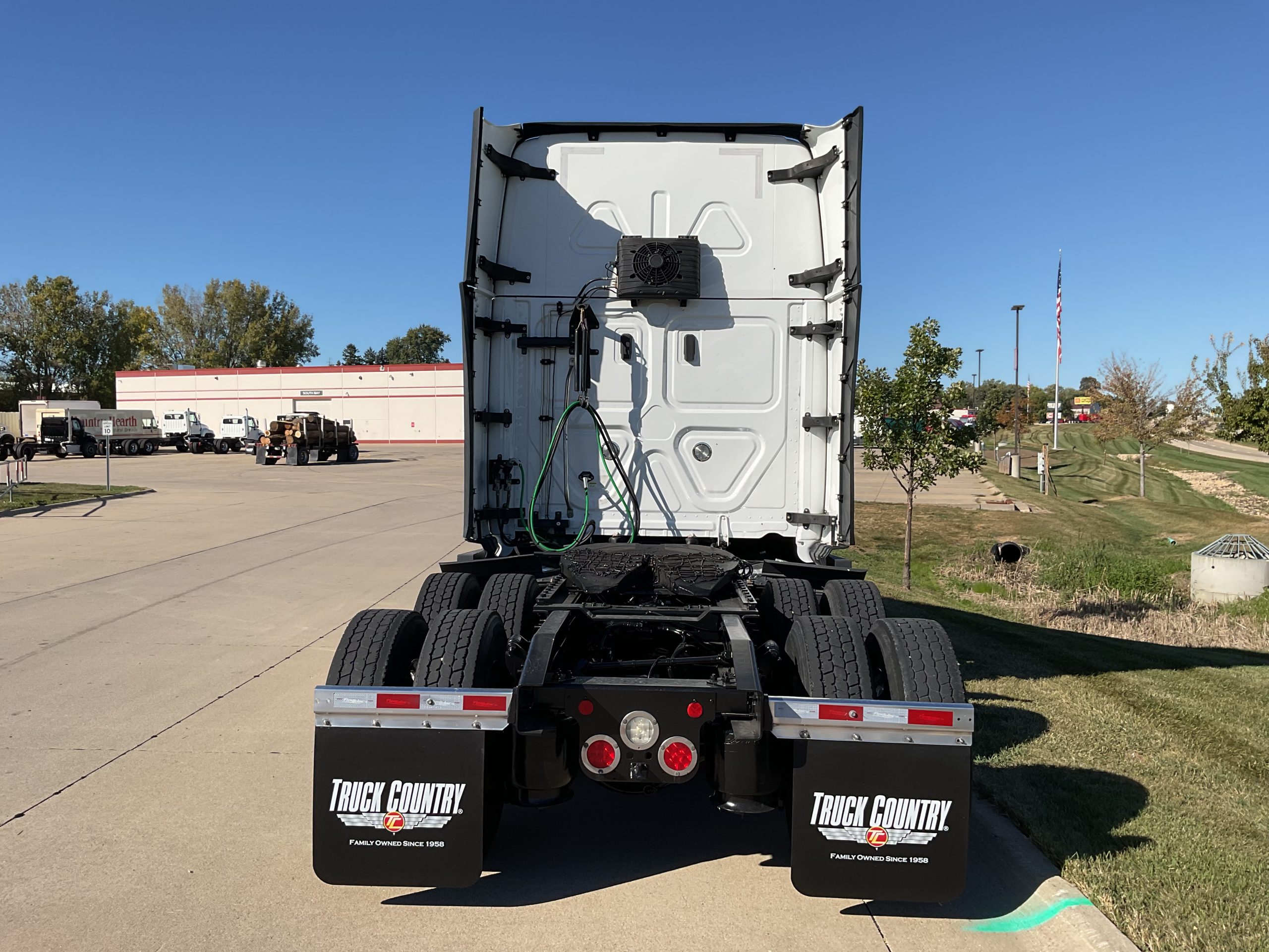 2022 Freightliner PT126 2022 Freightliner PT126 - image 4 of 6