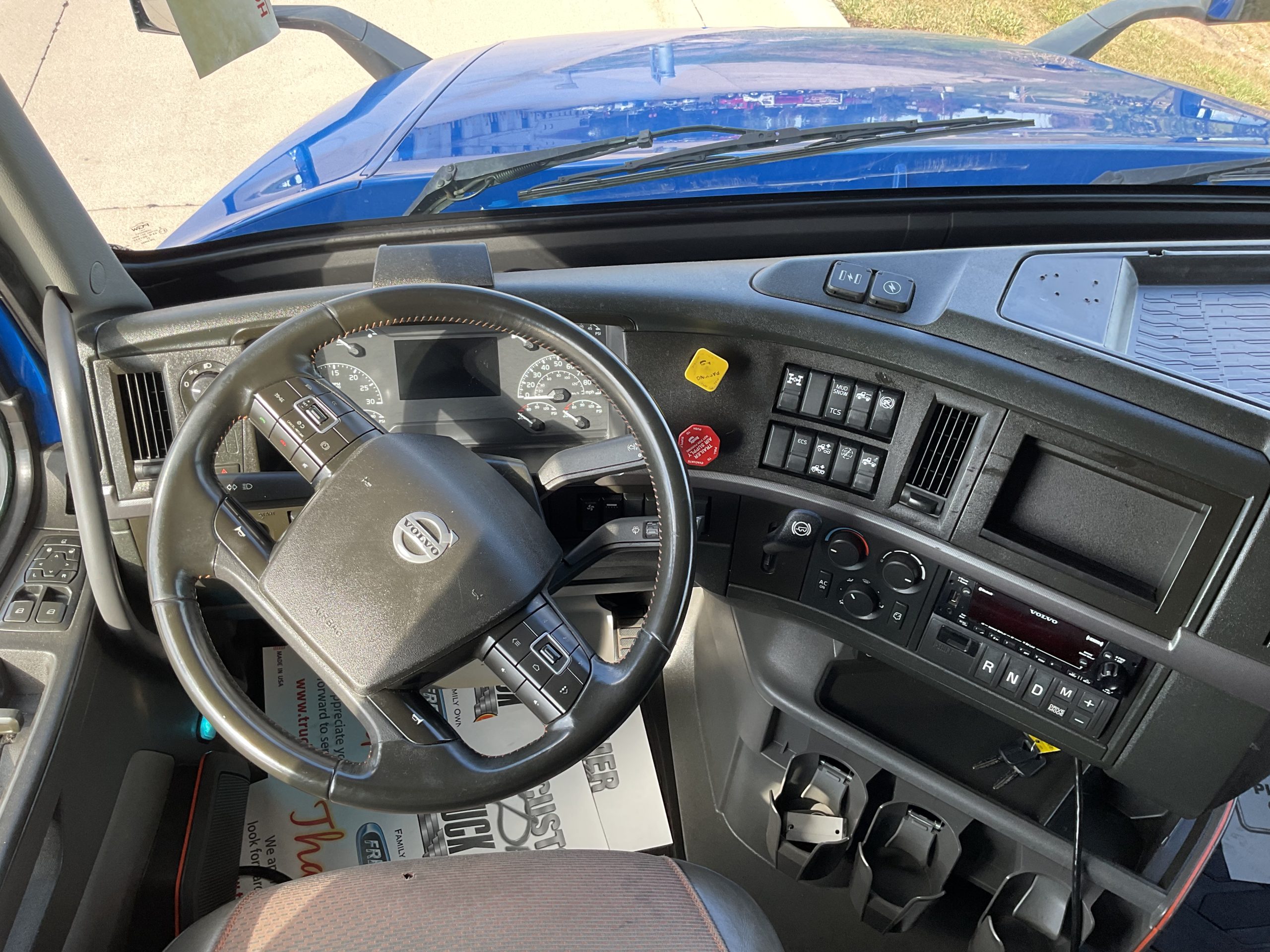 2022 Volvo VNL860 2022 Volvo VNL860 - image 6 of 6