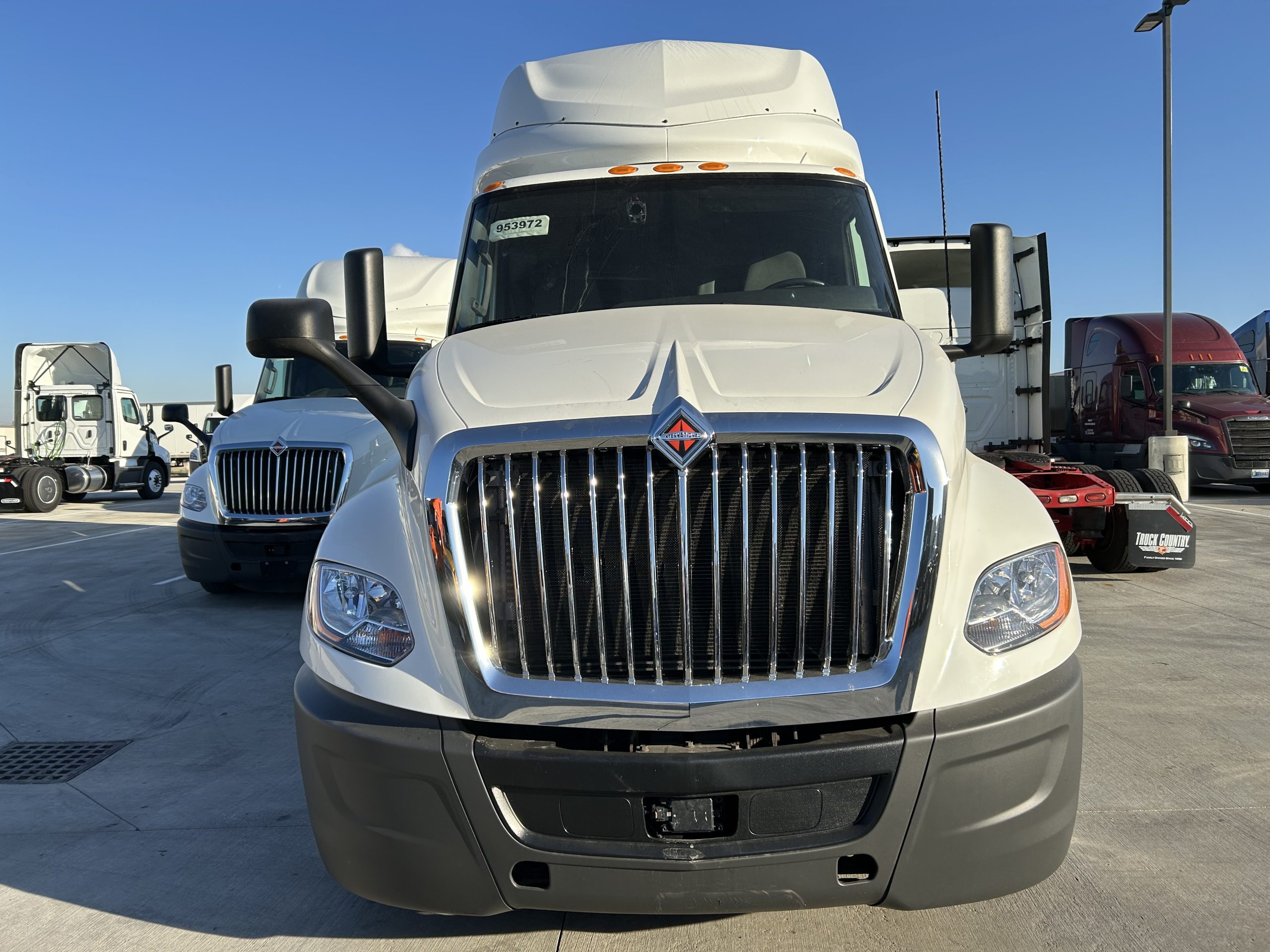 2022 International LT625 2022 International LT625 - image 1 of 6