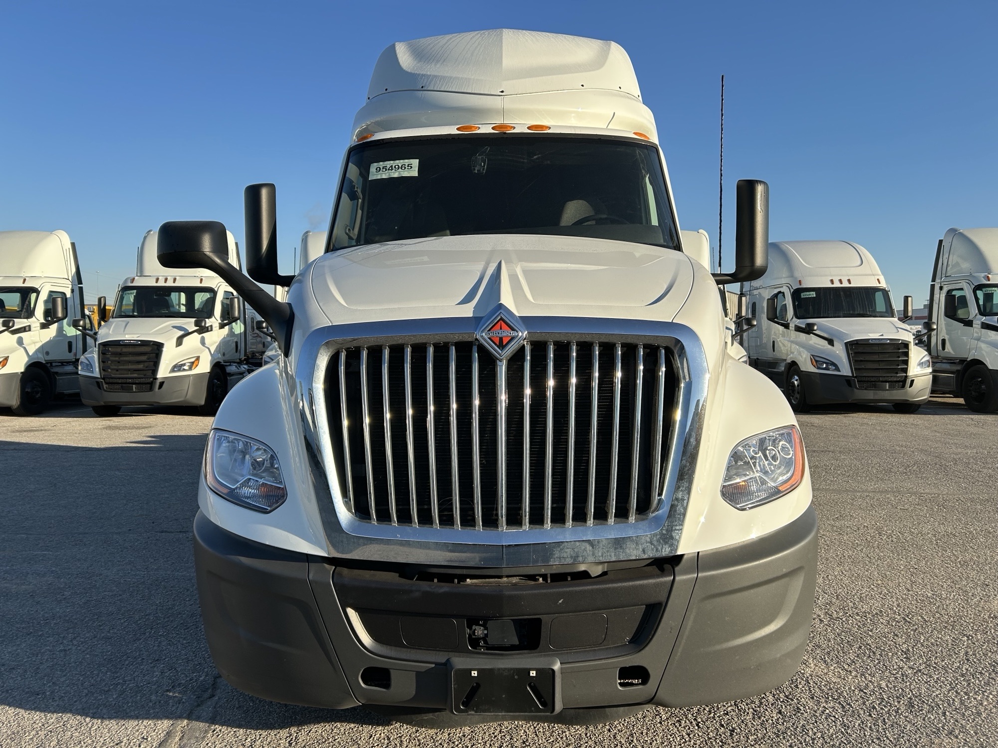 2022 International LT625 2022 International LT625 - image 2 of 6