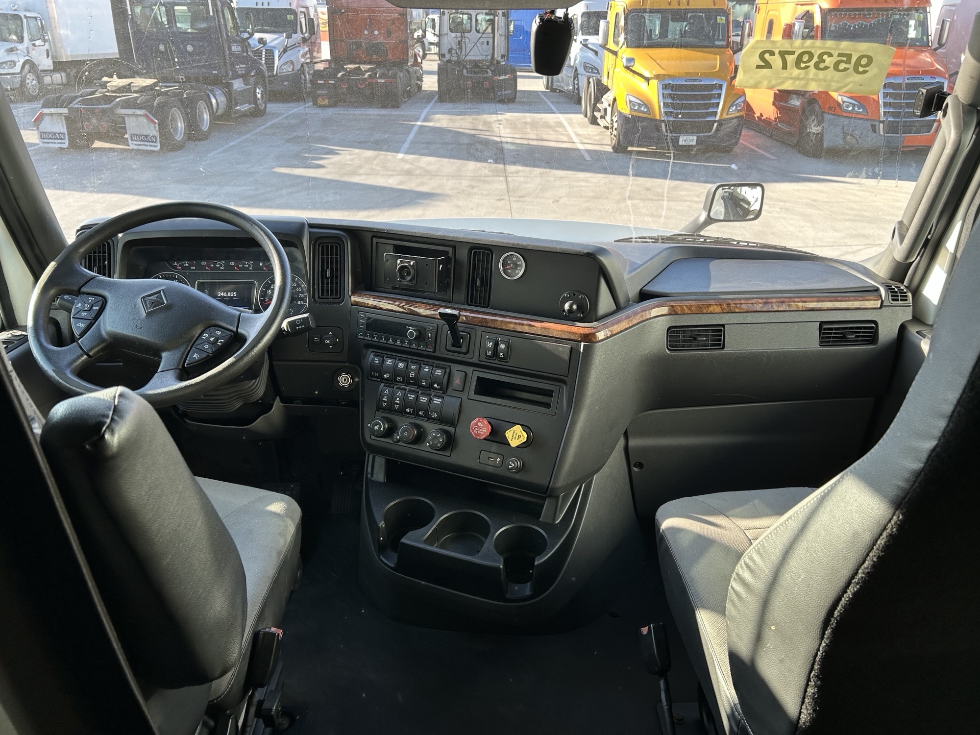 2022 International LT625 2022 International LT625 - image 3 of 6