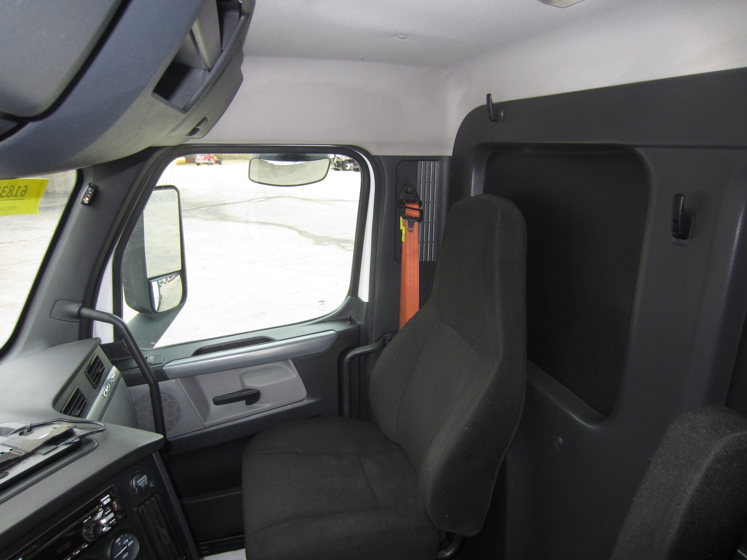 2020 Freightliner PE116 - image 6 of 6