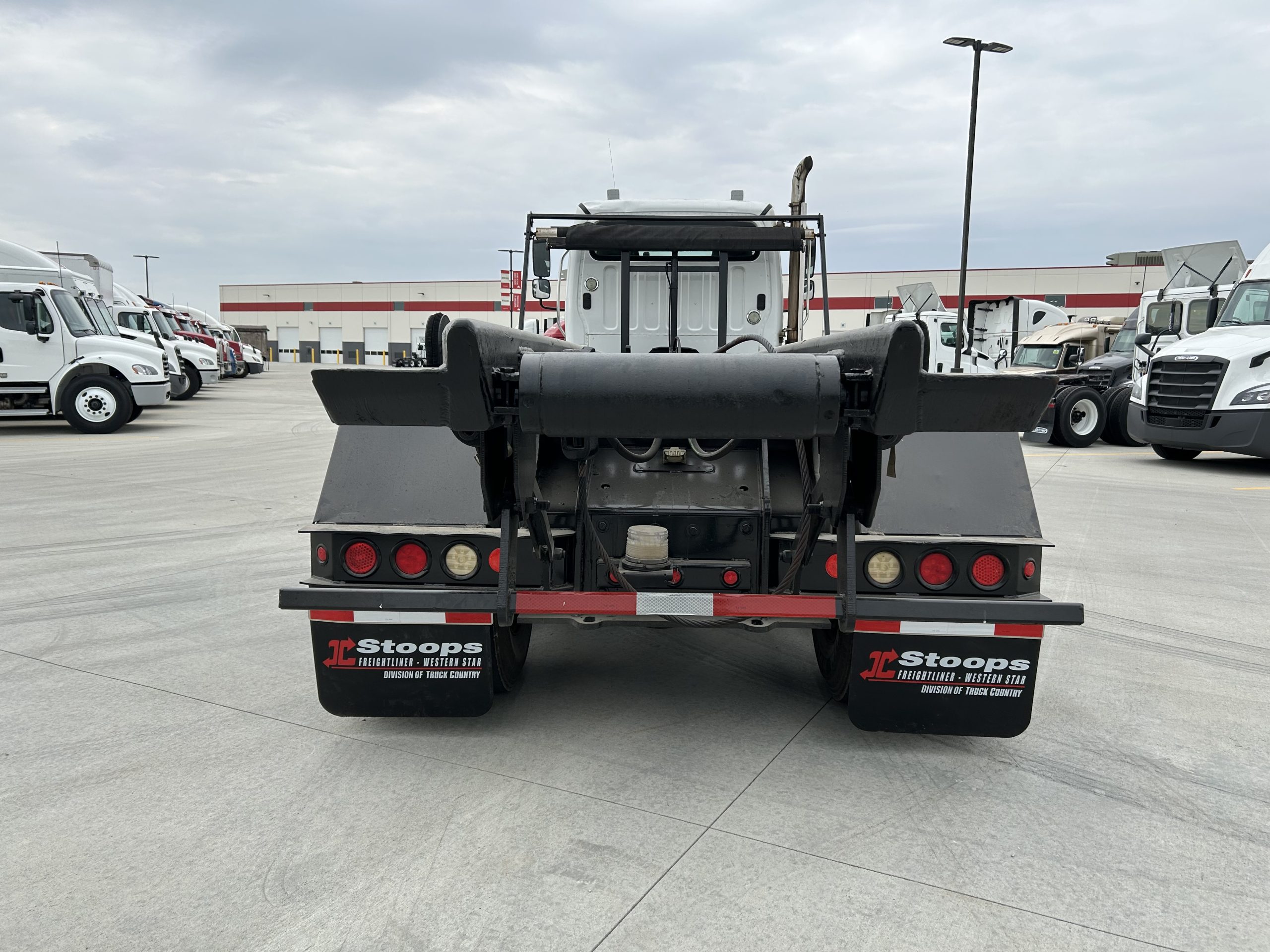 2014 Freightliner 114SD - image 4 of 6