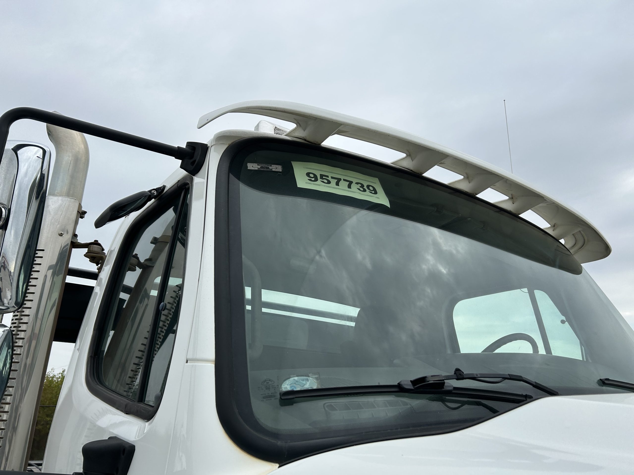2014 Freightliner 114SD - image 6 of 6