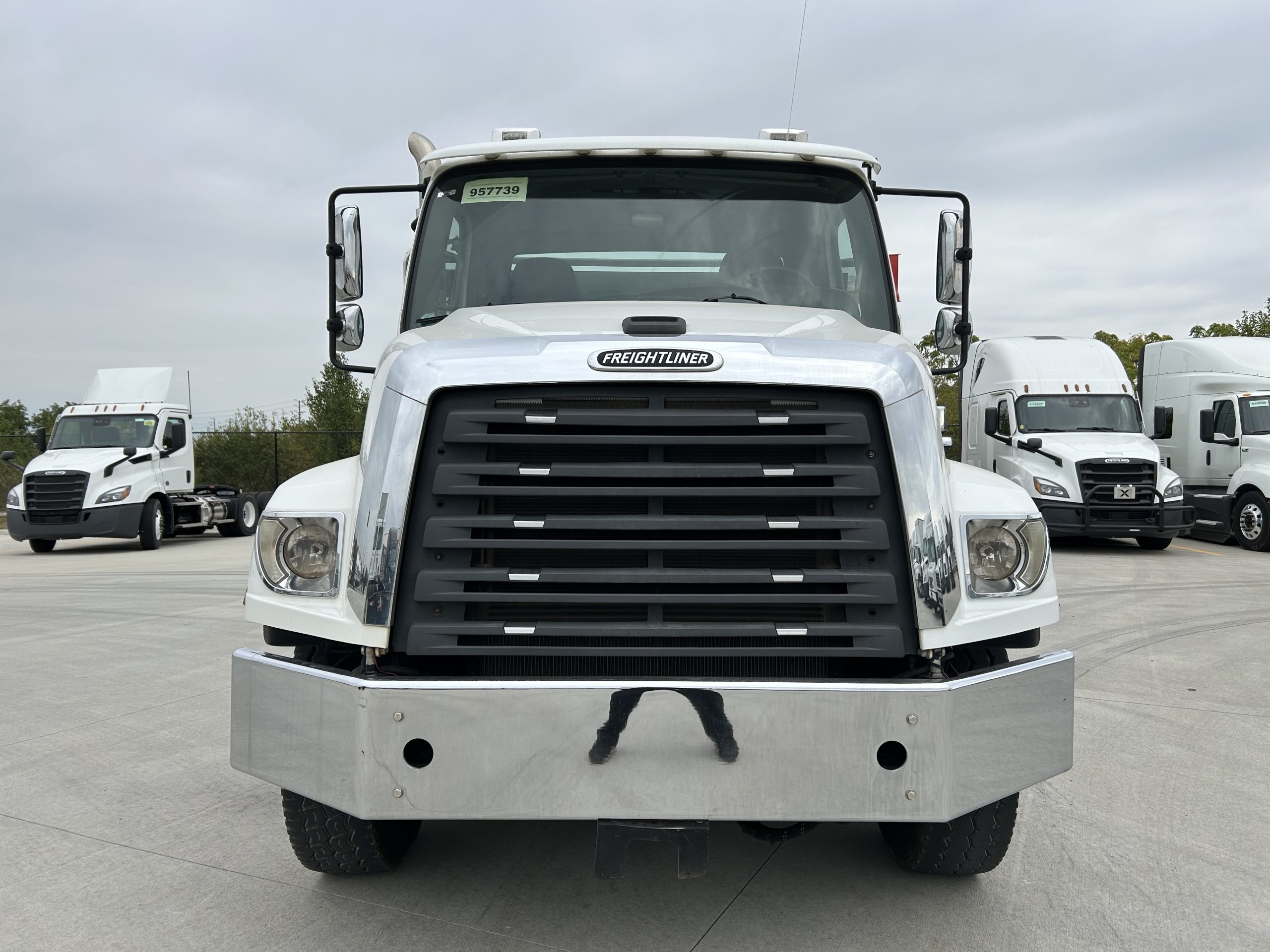 2014 Freightliner 114SD - image 2 of 6