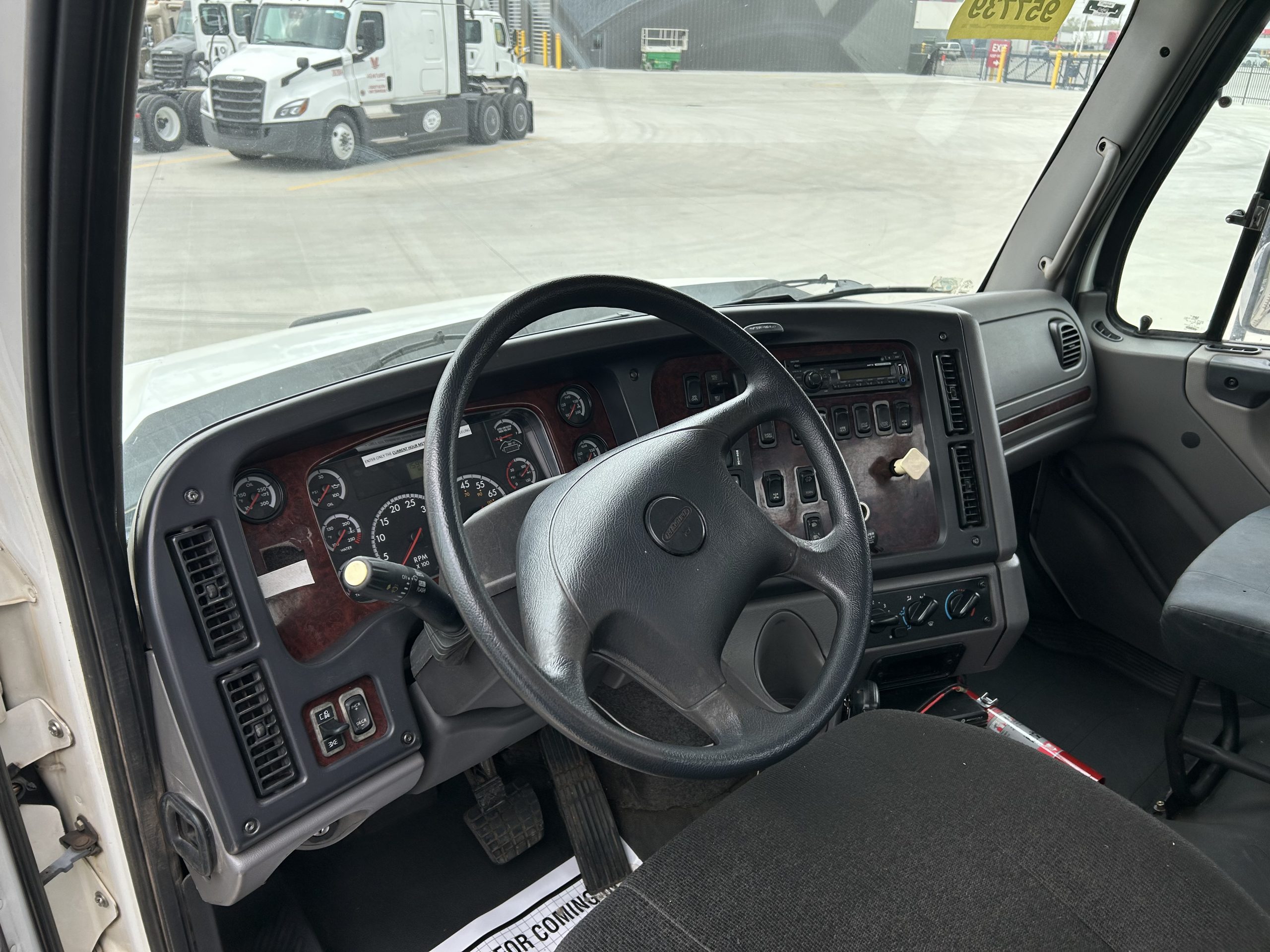2014 Freightliner 114SD - image 5 of 6