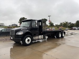 2017 Freightliner M2 106 068PM00000dYdTV