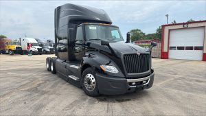 2022 International LT625 068Rf00000Sxkeb