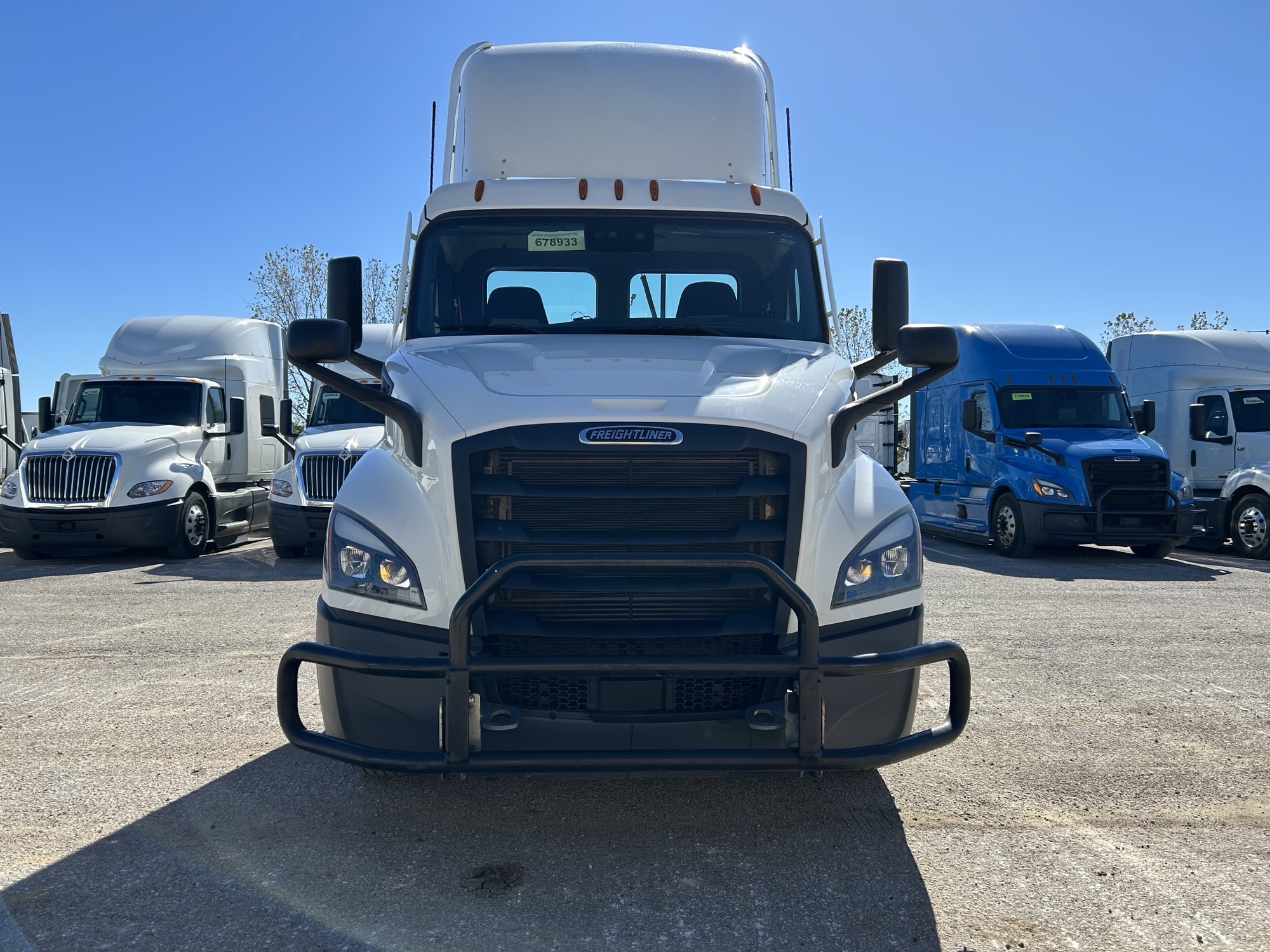 2021 Freightliner PE116 2021 Freightliner PE116 - image 2 of 5