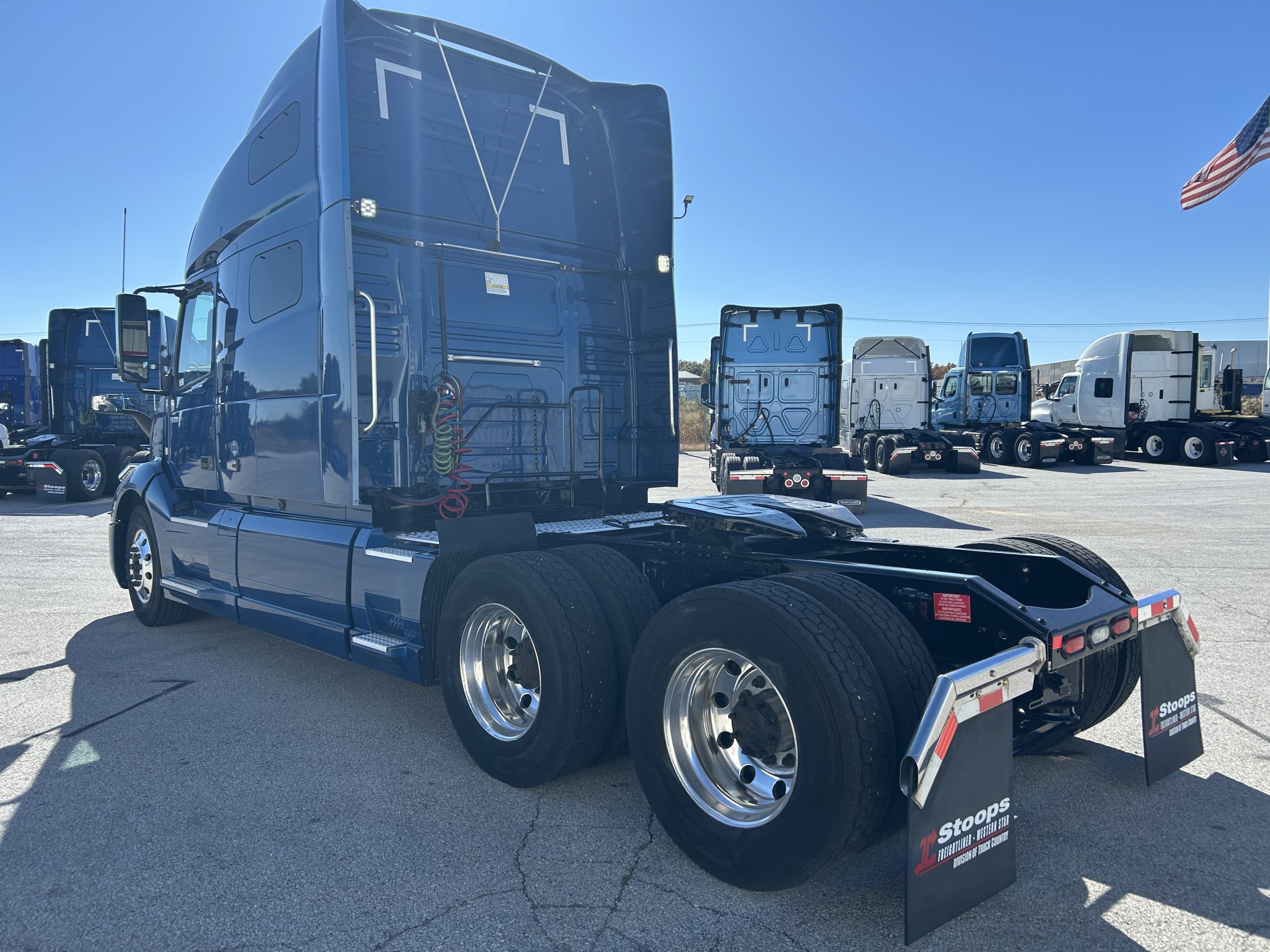 2022 Volvo VNL760 2022 Volvo VNL760 - image 4 of 6