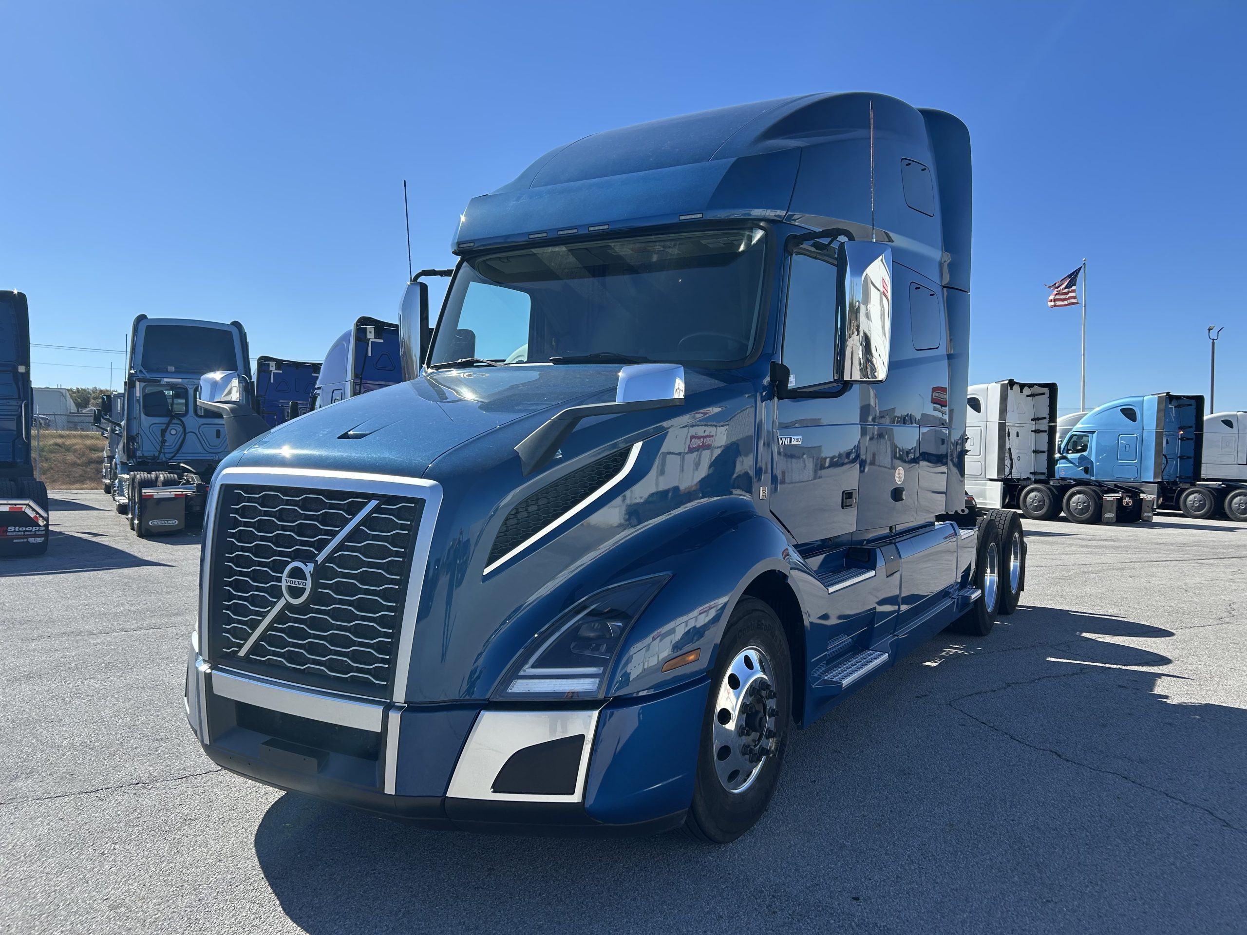 2022 Volvo VNL760 2022 Volvo VNL760 - image 1 of 6