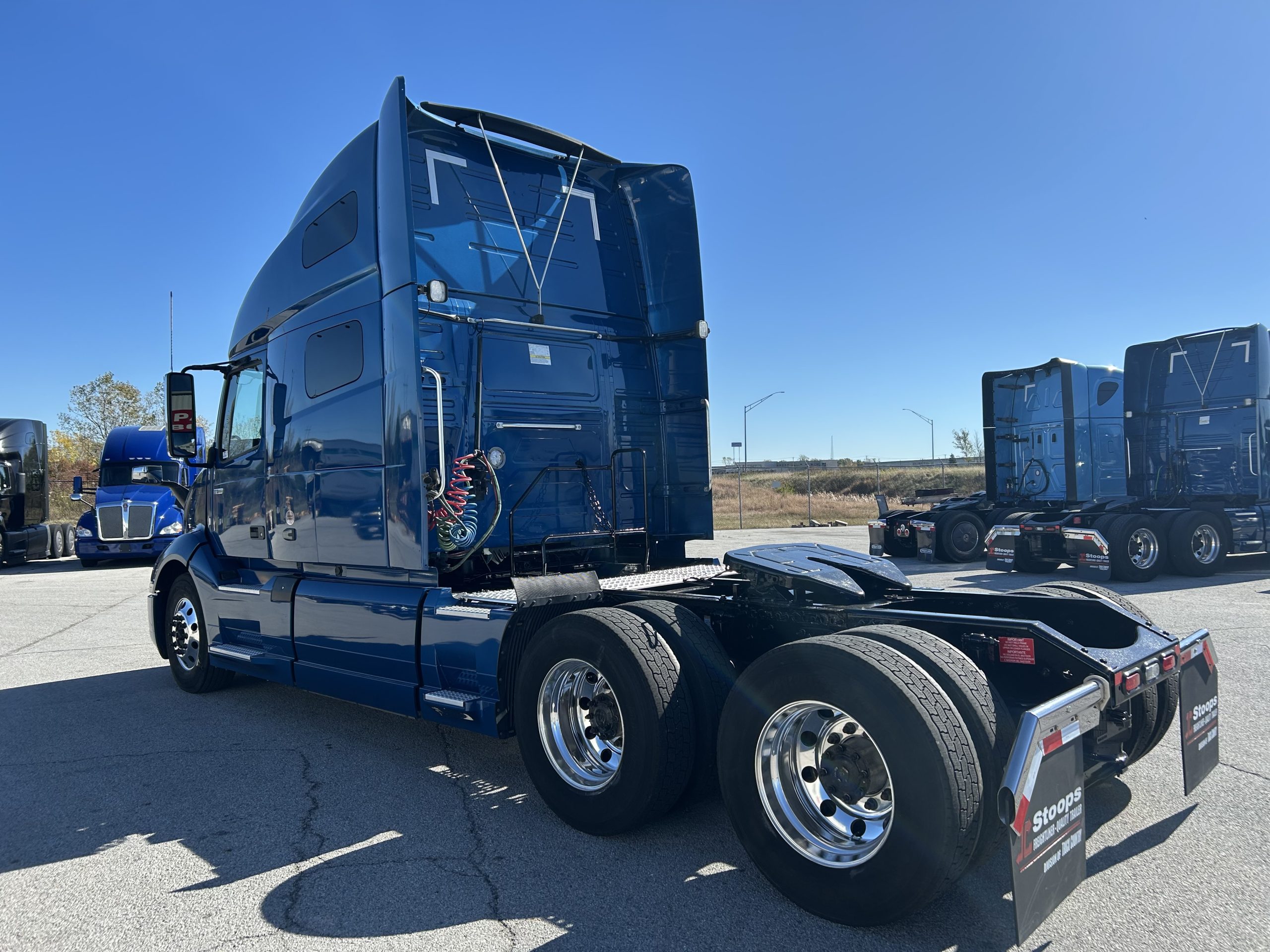 2022 Volvo VNL760 2022 Volvo VNL760 - image 3 of 6
