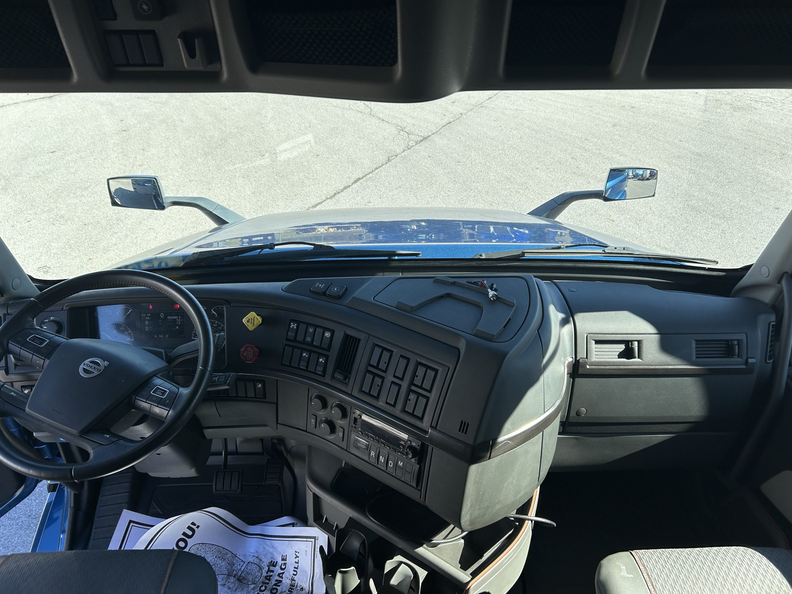 2022 Volvo VNL760 2022 Volvo VNL760 - image 4 of 6