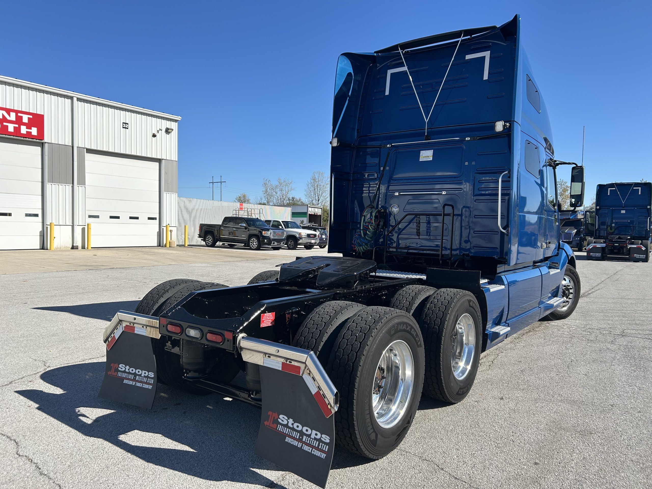 2022 Volvo VNL760 2022 Volvo VNL760 - image 1 of 6