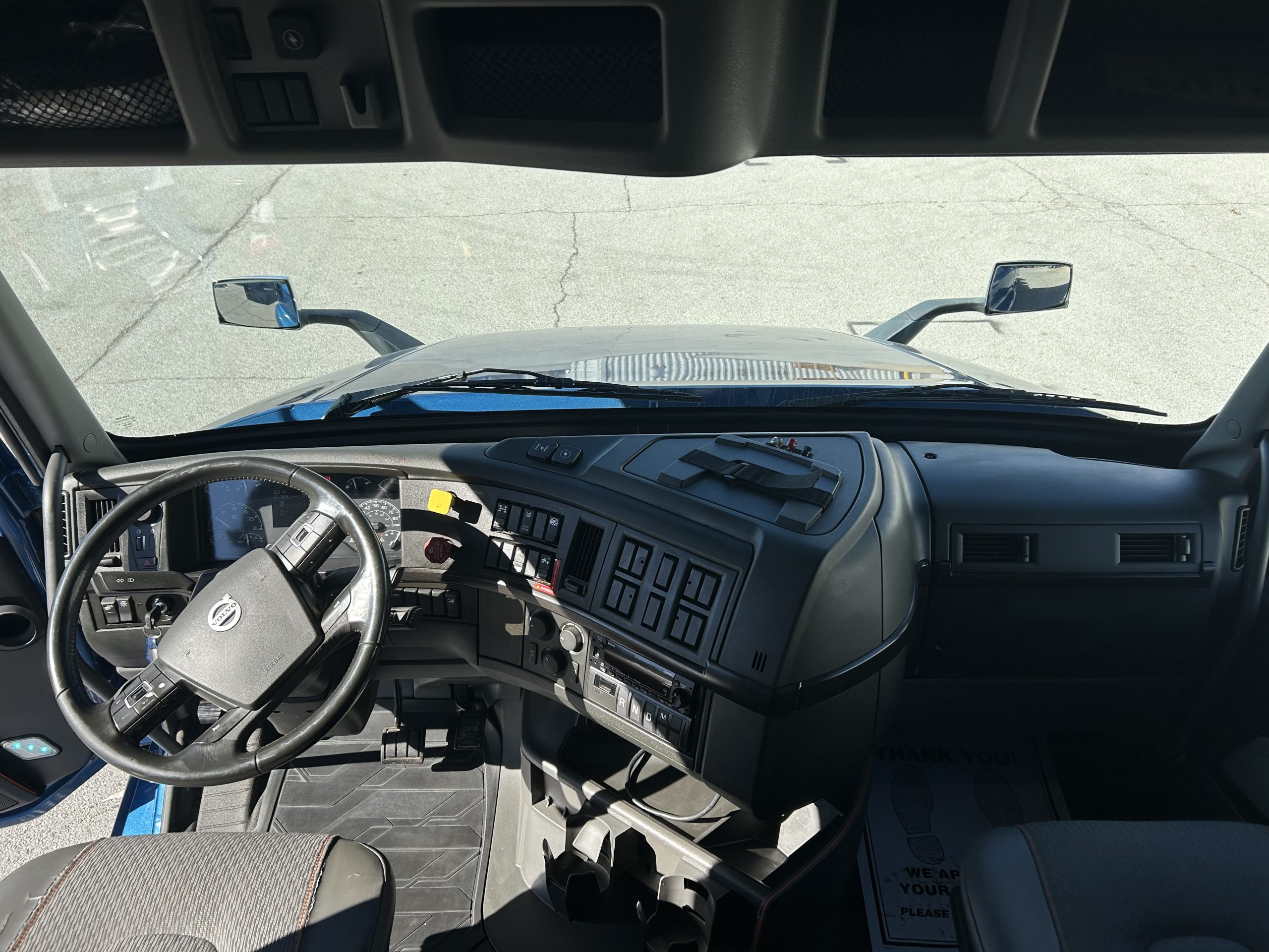 2022 Volvo VNL760 2022 Volvo VNL760 - image 1 of 6