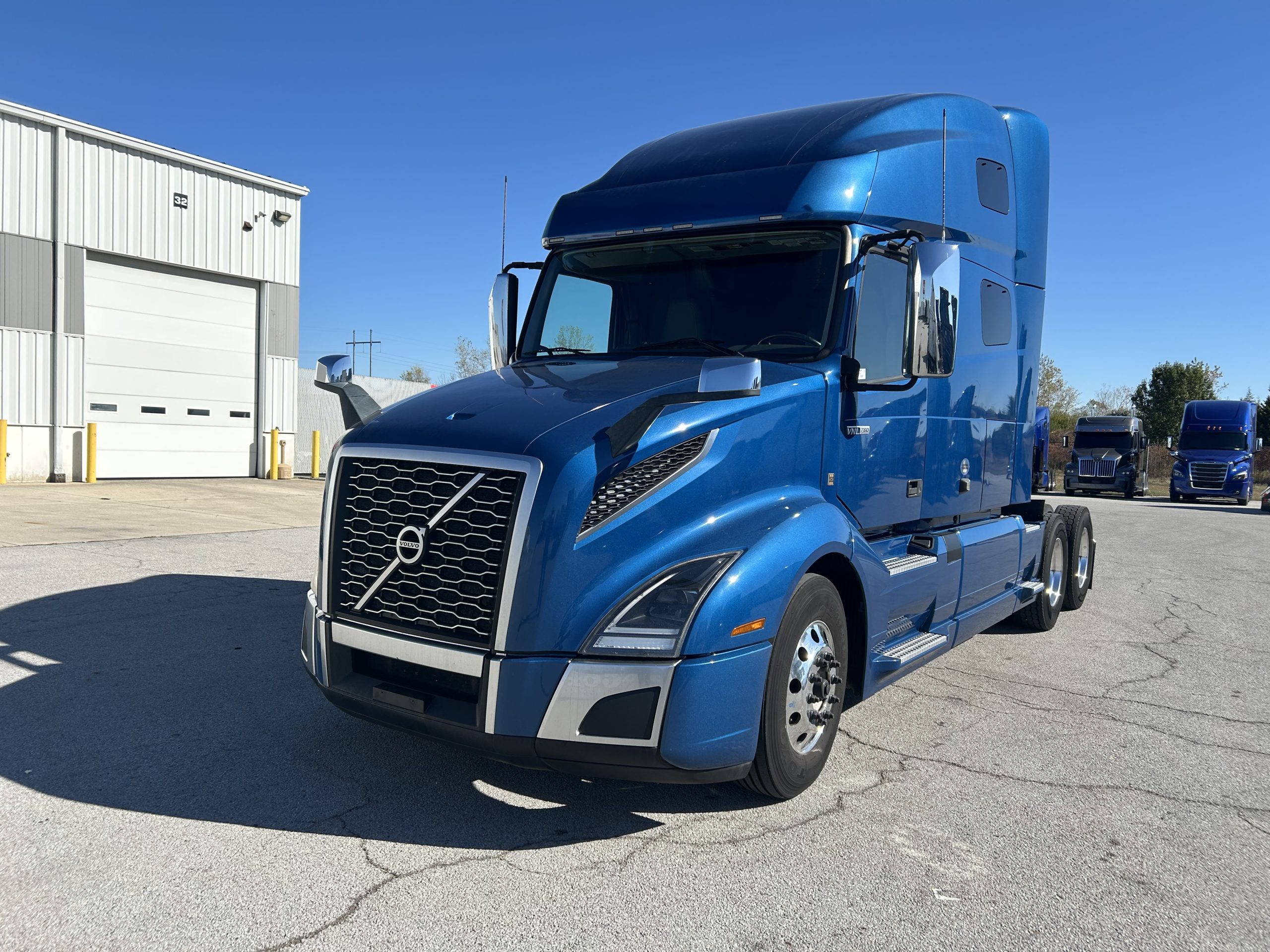 2022 Volvo VNL760 2022 Volvo VNL760 - image 2 of 6