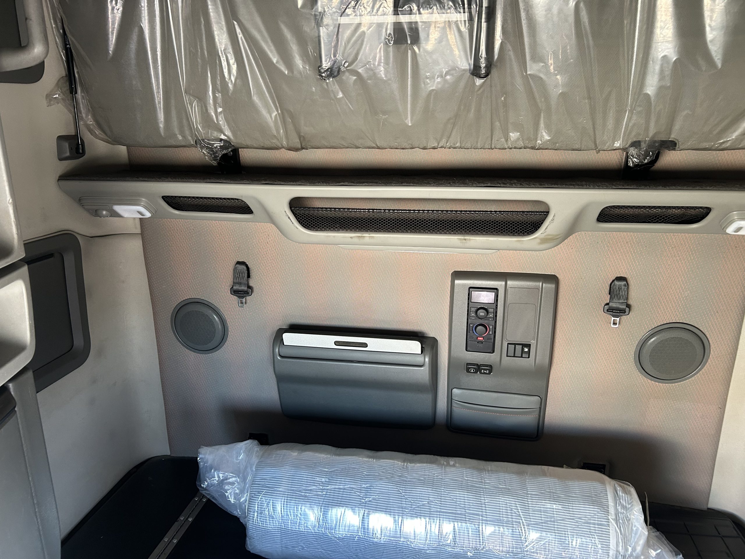 2022 Volvo VNL760 2022 Volvo VNL760 - image 5 of 6