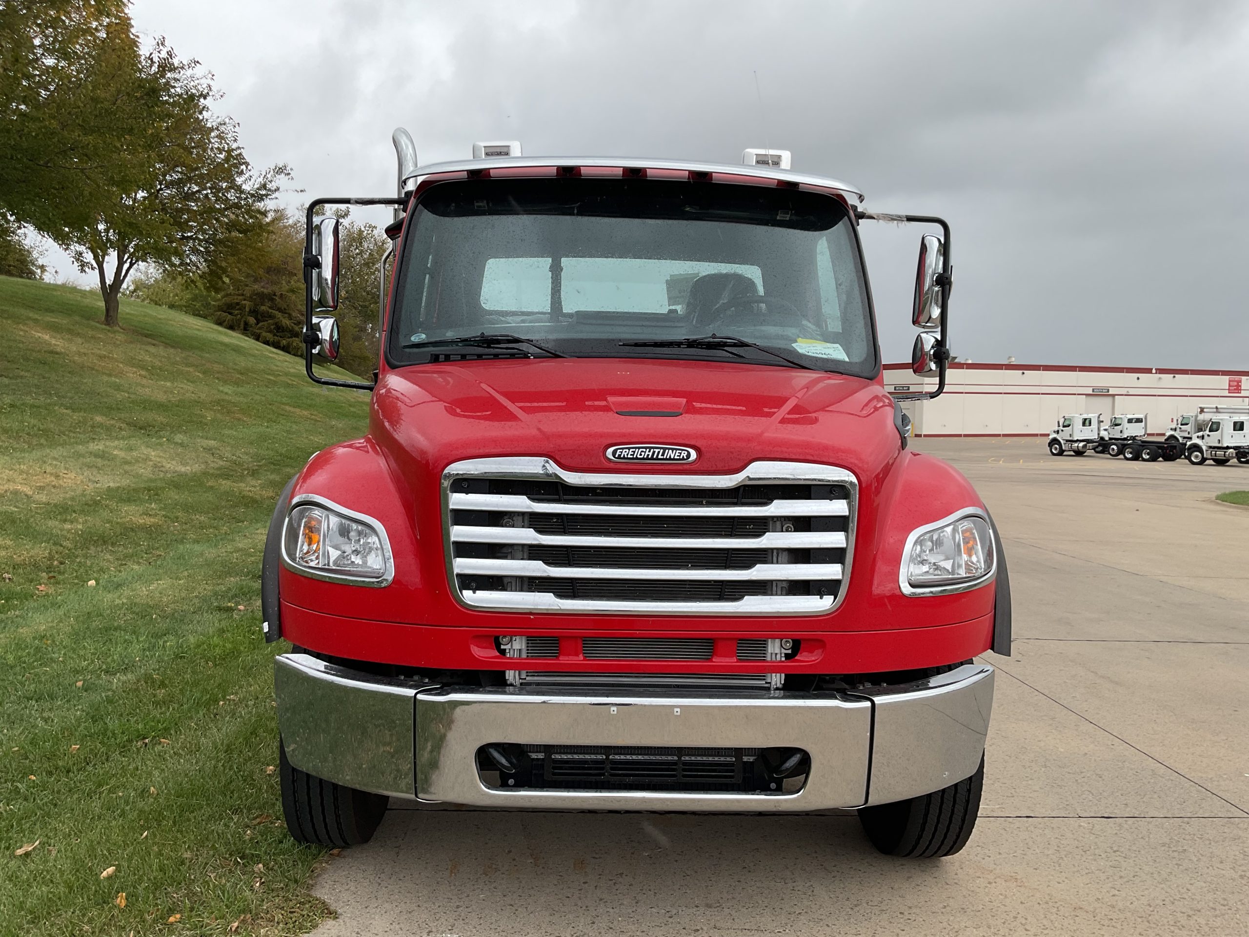 2025 Freightliner M2 106 2025 Freightliner M2 106 - image 2 of 6