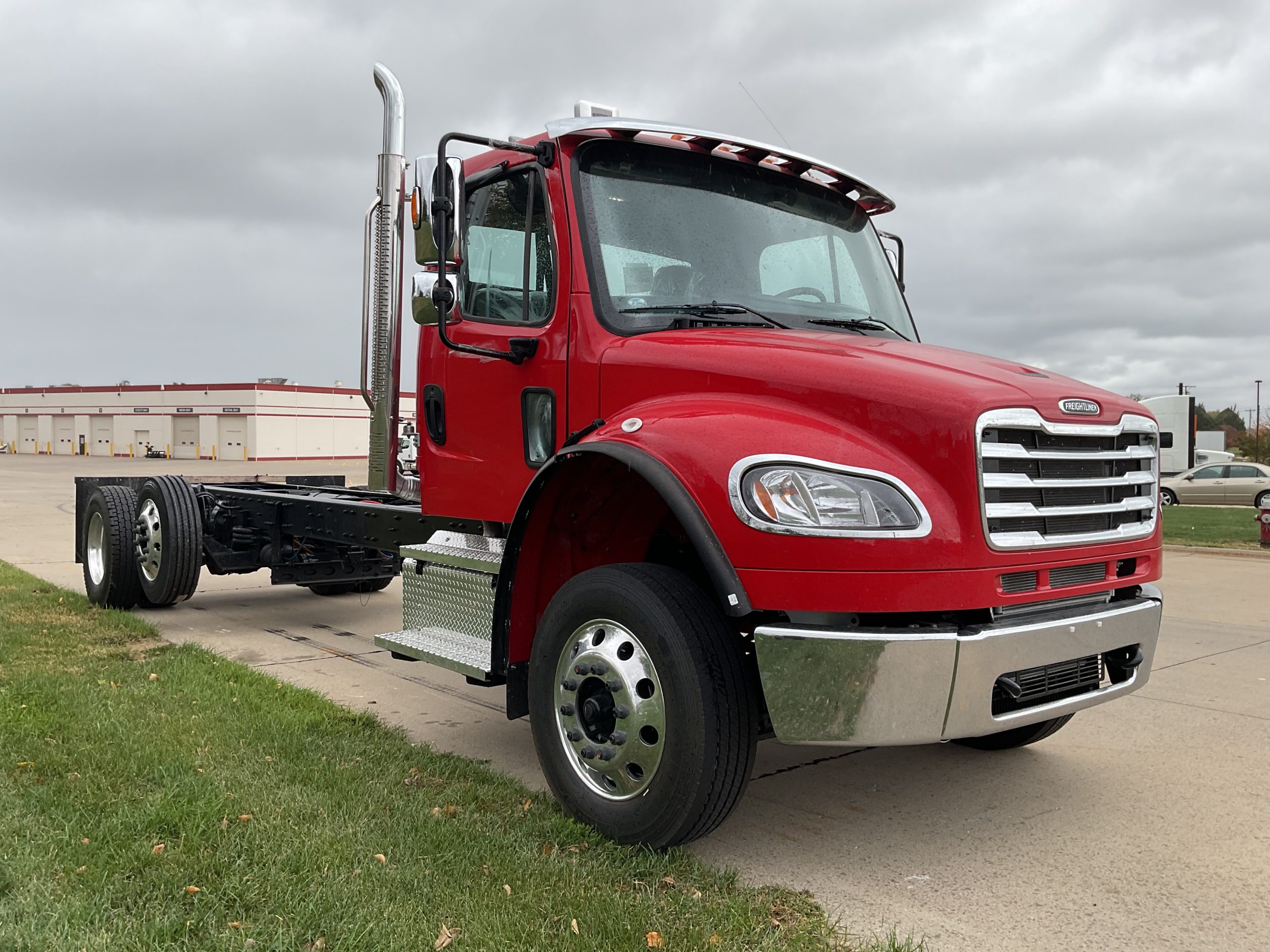 2025 Freightliner M2 106 2025 Freightliner M2 106 - image 3 of 6