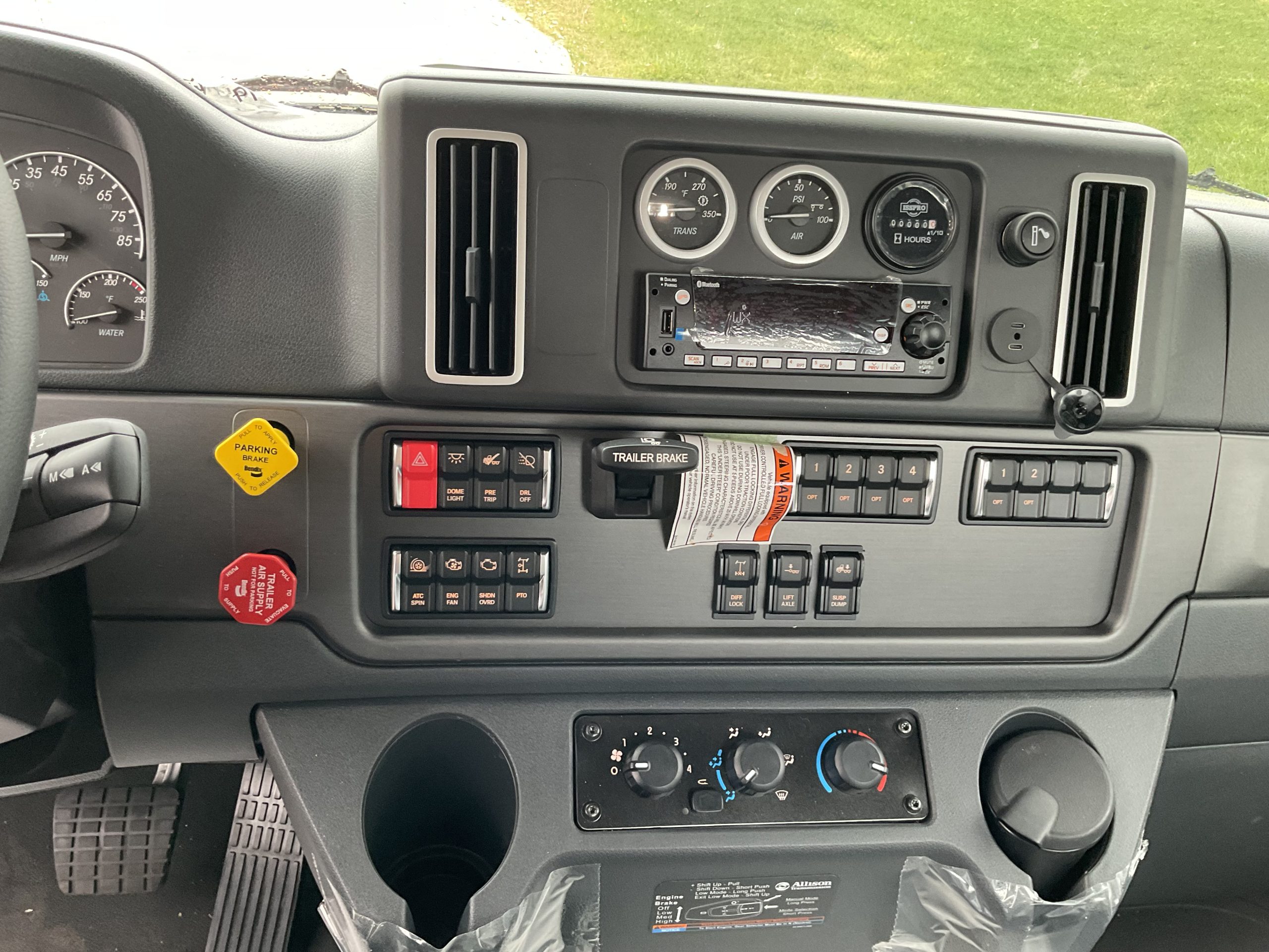 2025 Freightliner M2 106 2025 Freightliner M2 106 - image 5 of 6