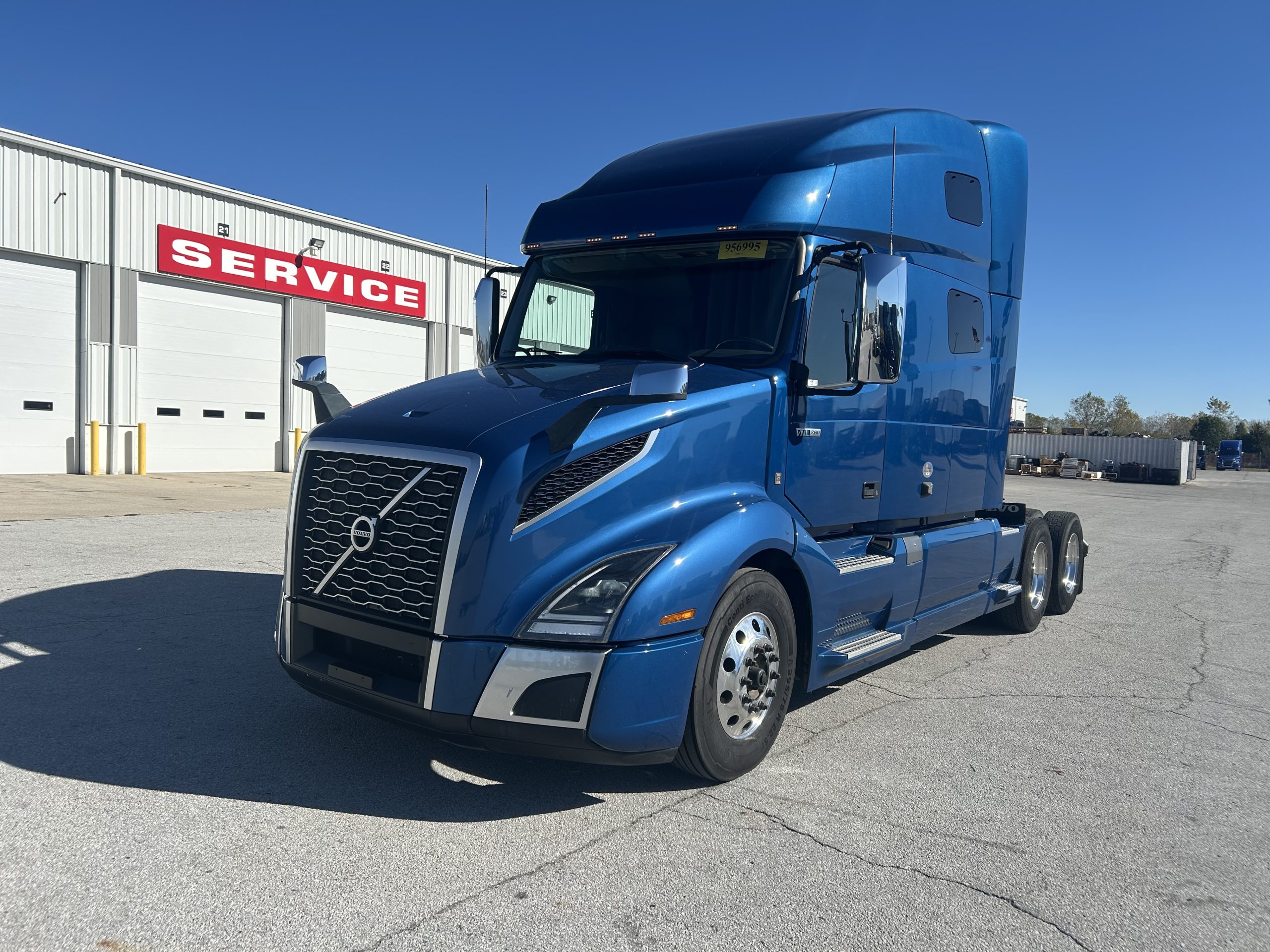 2022 Volvo VNL760 2022 Volvo VNL760 - image 2 of 6