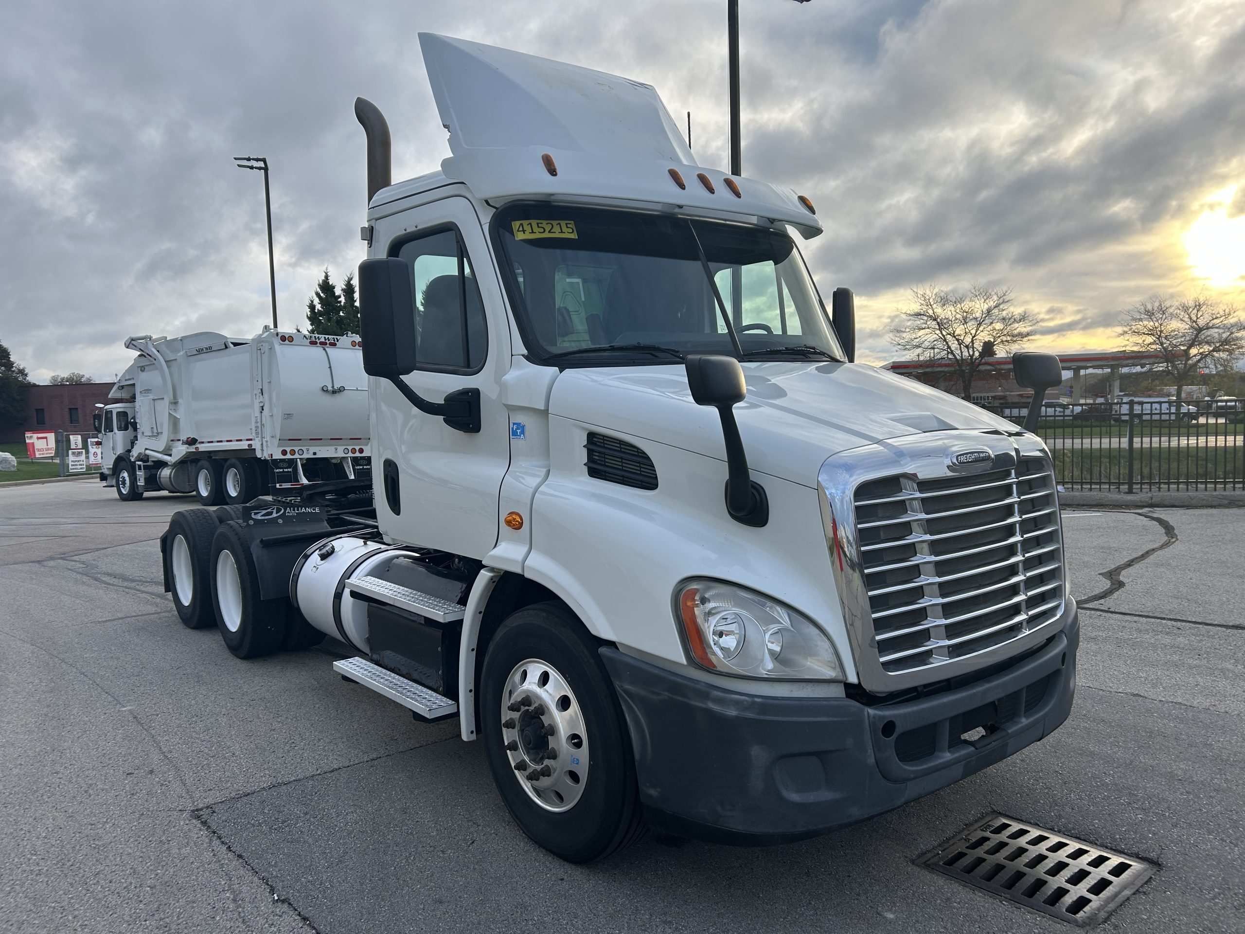 2017 Freightliner CA113 2017 Freightliner CA113 - image 3 of 6