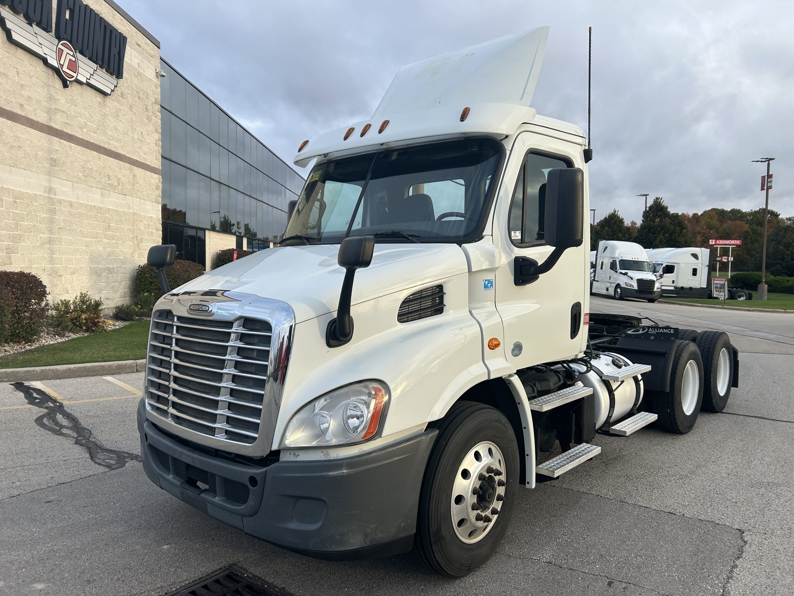 2017 Freightliner CA113 2017 Freightliner CA113 - image 1 of 6