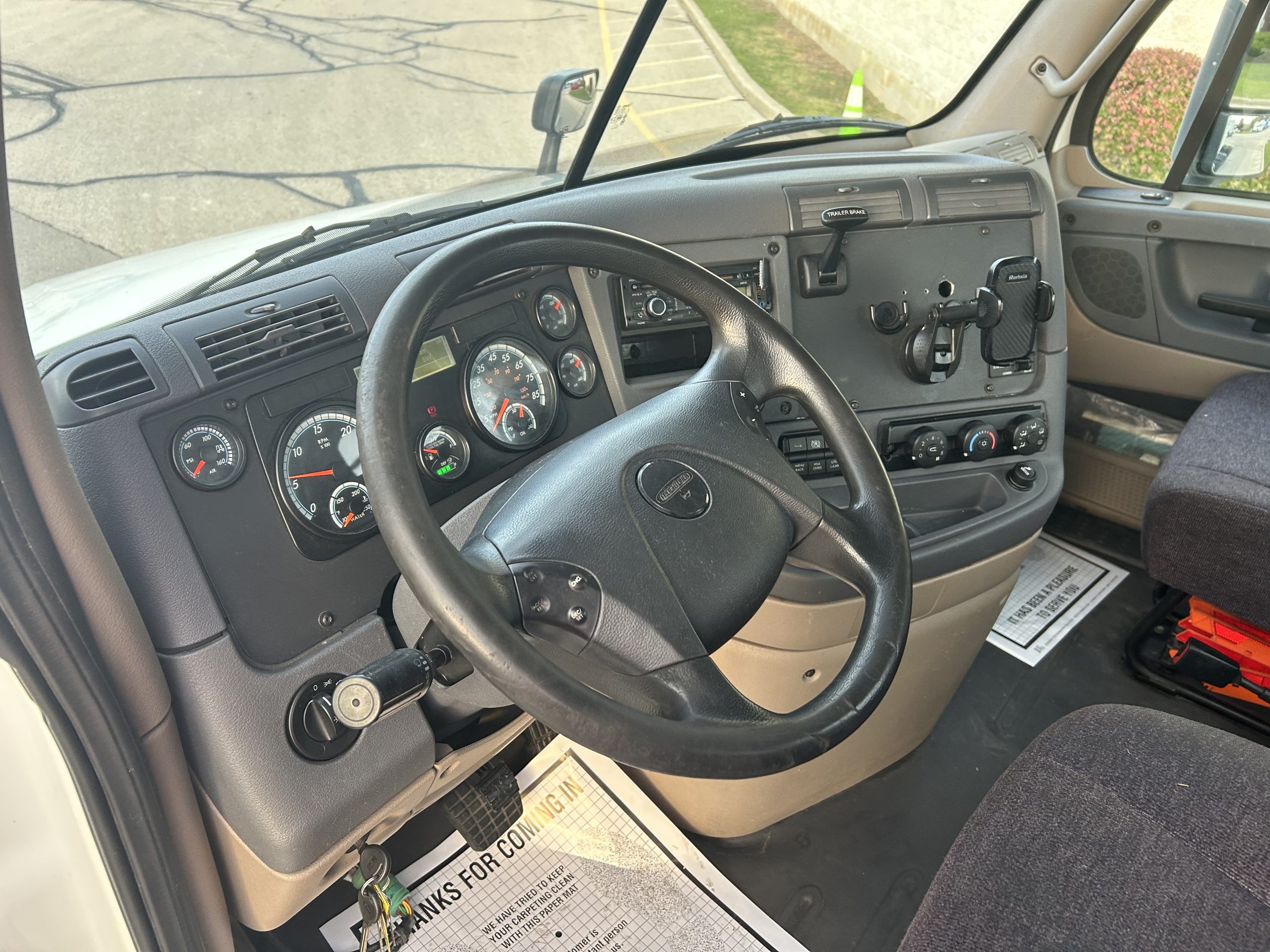 2017 Freightliner CA113 2017 Freightliner CA113 - image 5 of 6
