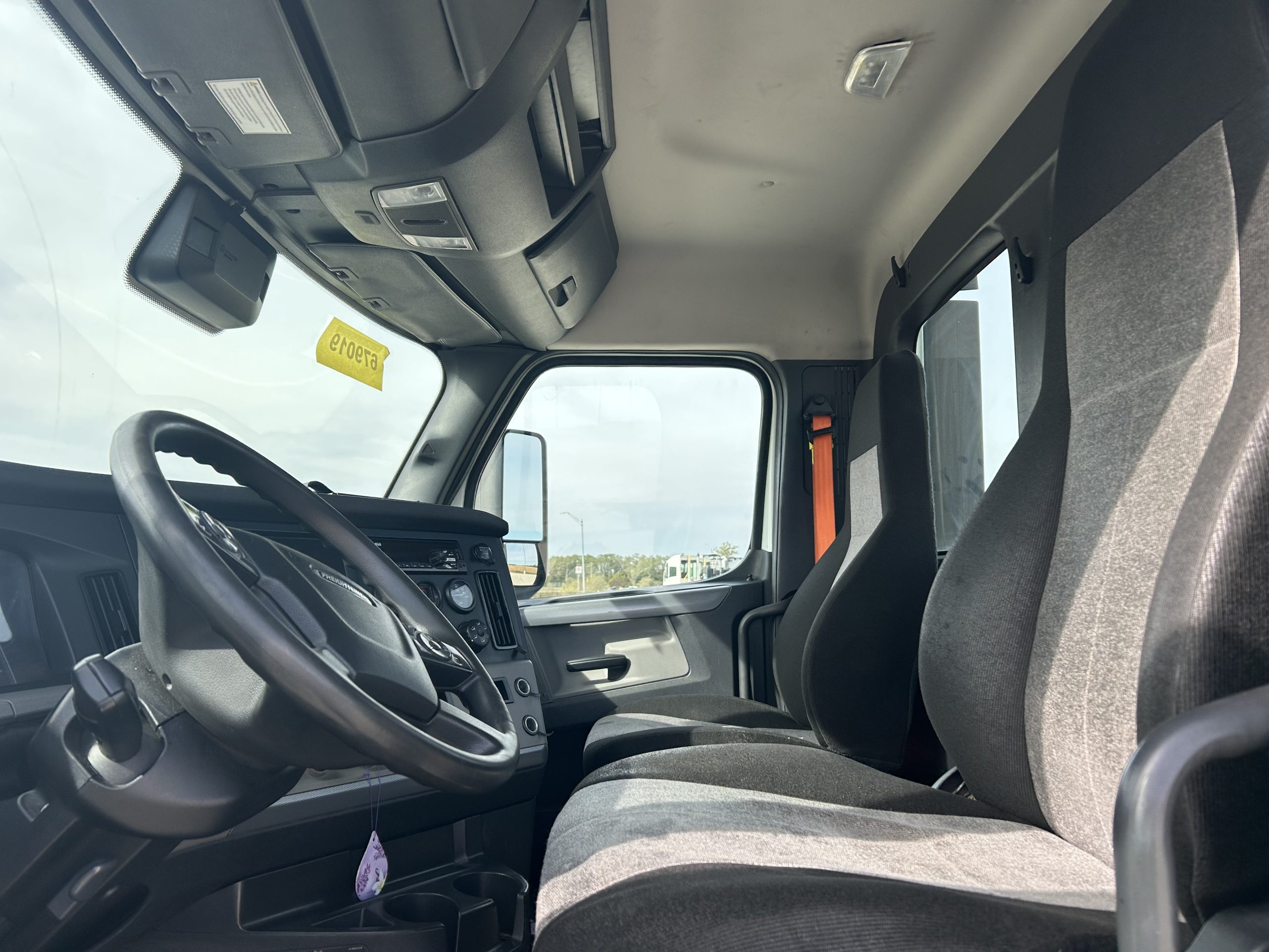 2021 Freightliner PE116 2021 Freightliner PE116 - image 6 of 6