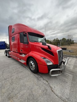 2022 Volvo VNL860 2022 Volvo VNL860 - image 2 of 5