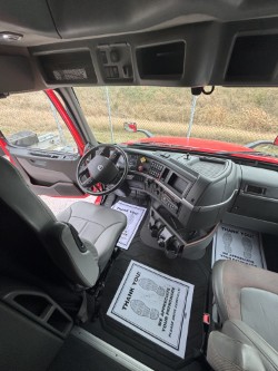 2022 Volvo VNL860 2022 Volvo VNL860 - image 4 of 5