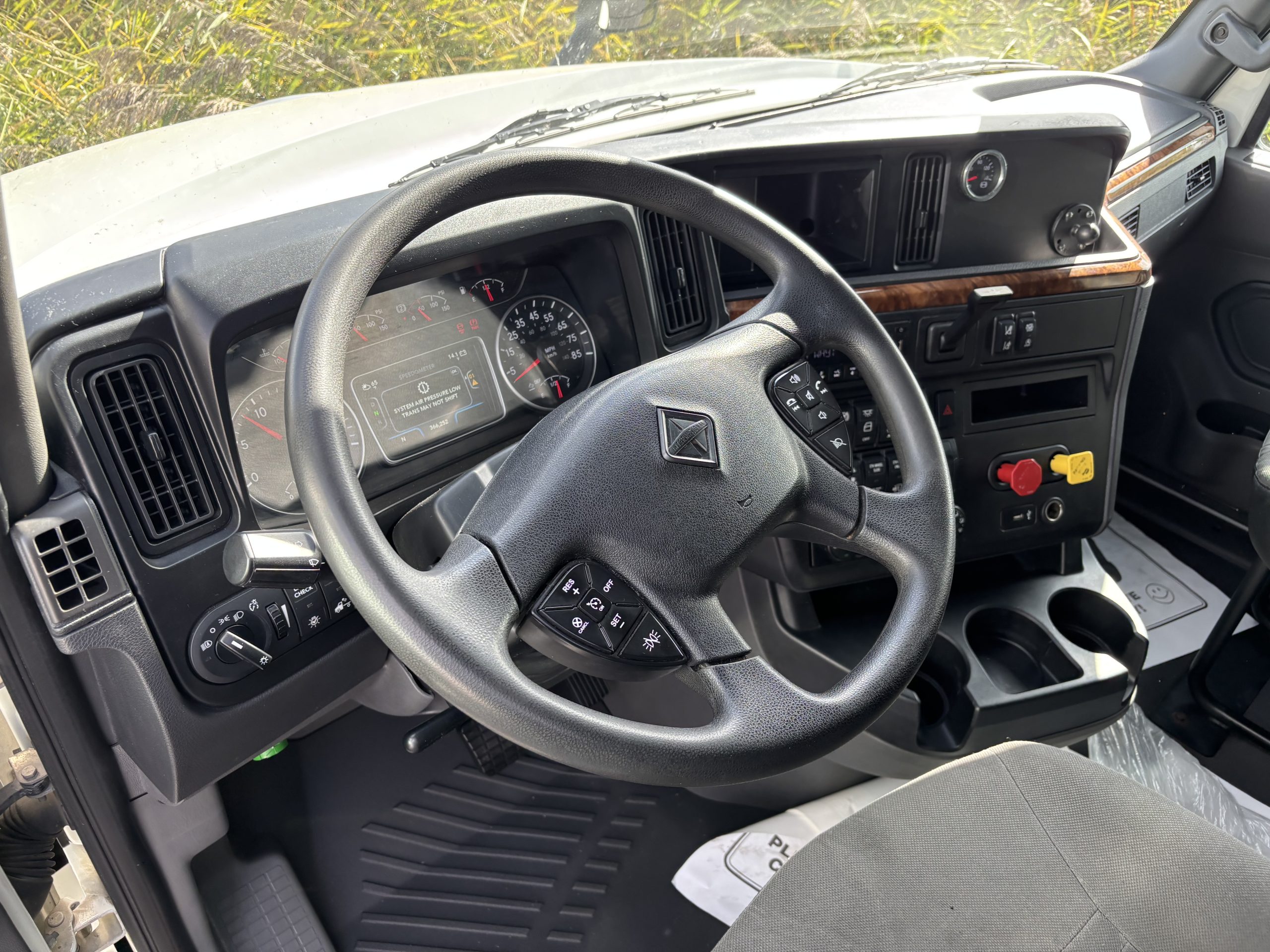 2022 International LT625 2022 International LT625 - image 5 of 6